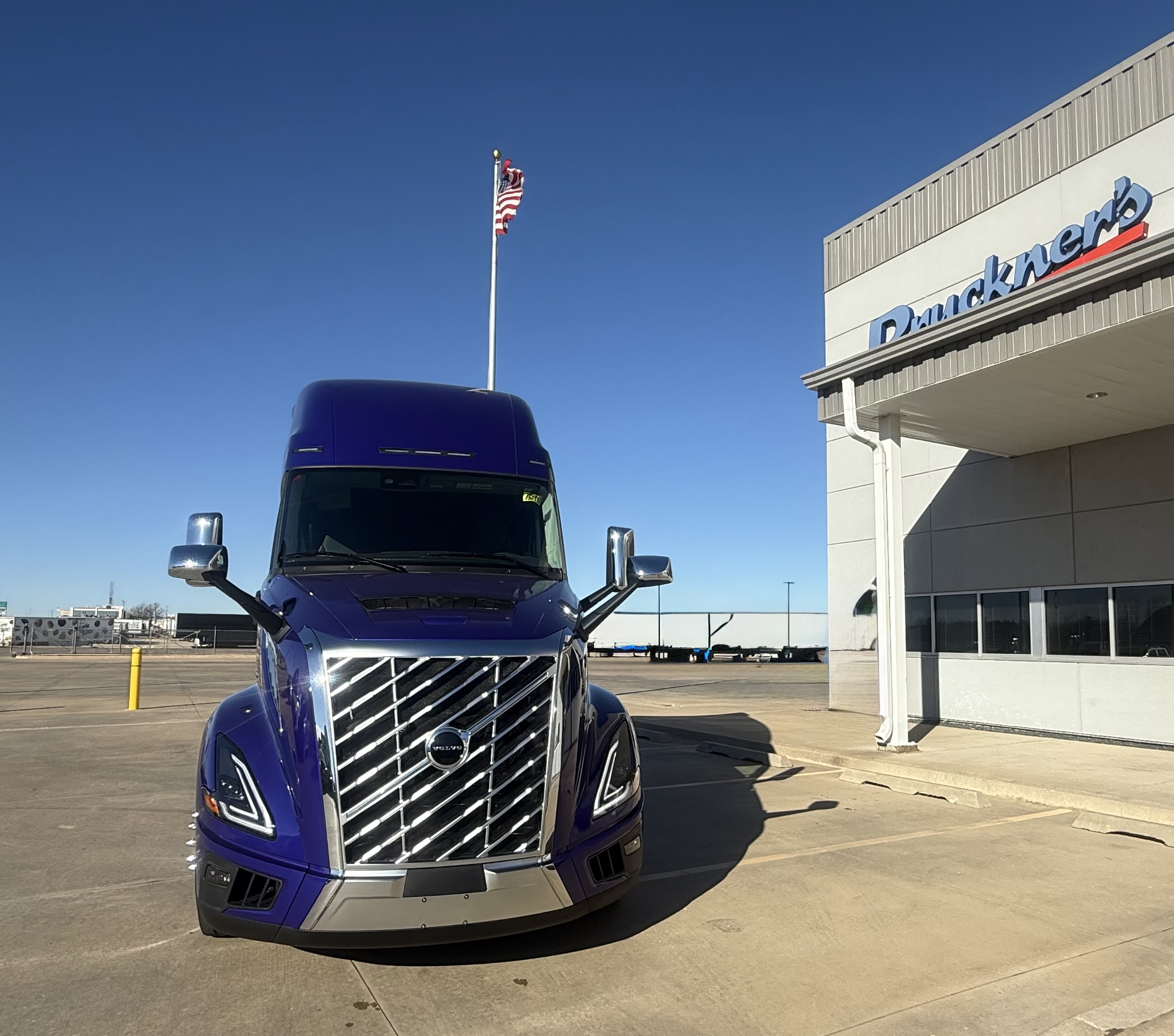 2026 Volvo - image 9