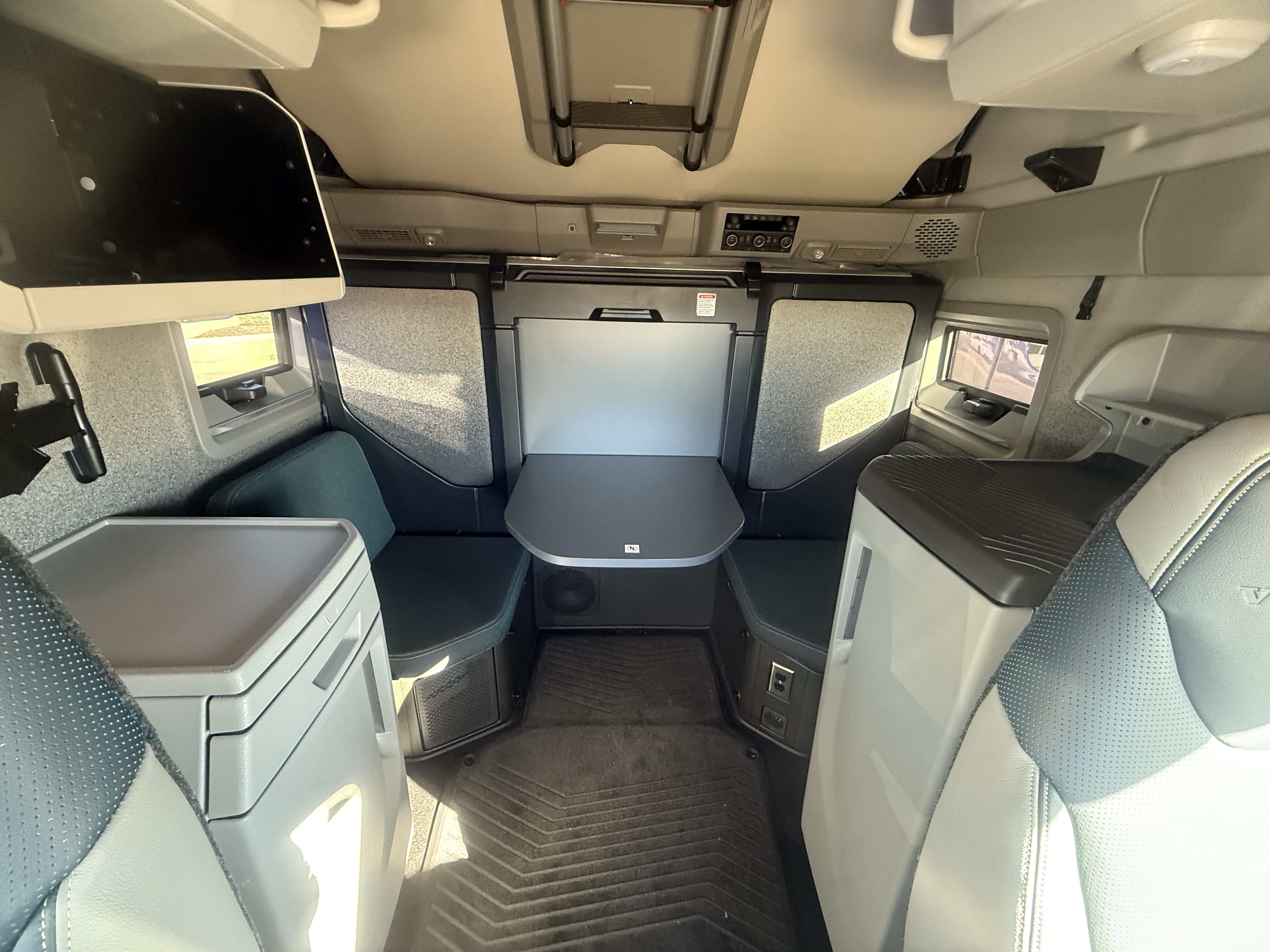 2026 Volvo - image 17