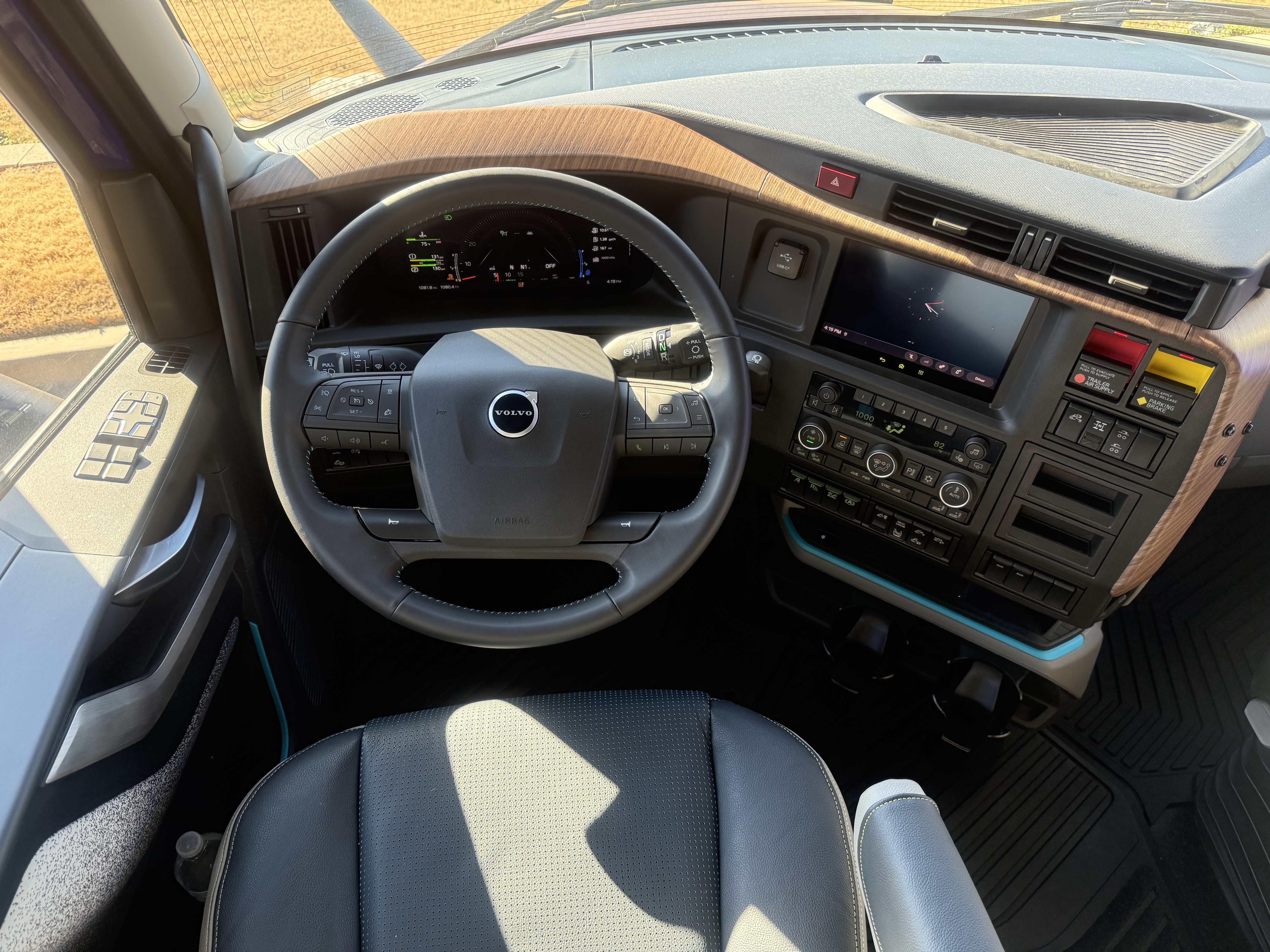 2026 Volvo - image 11