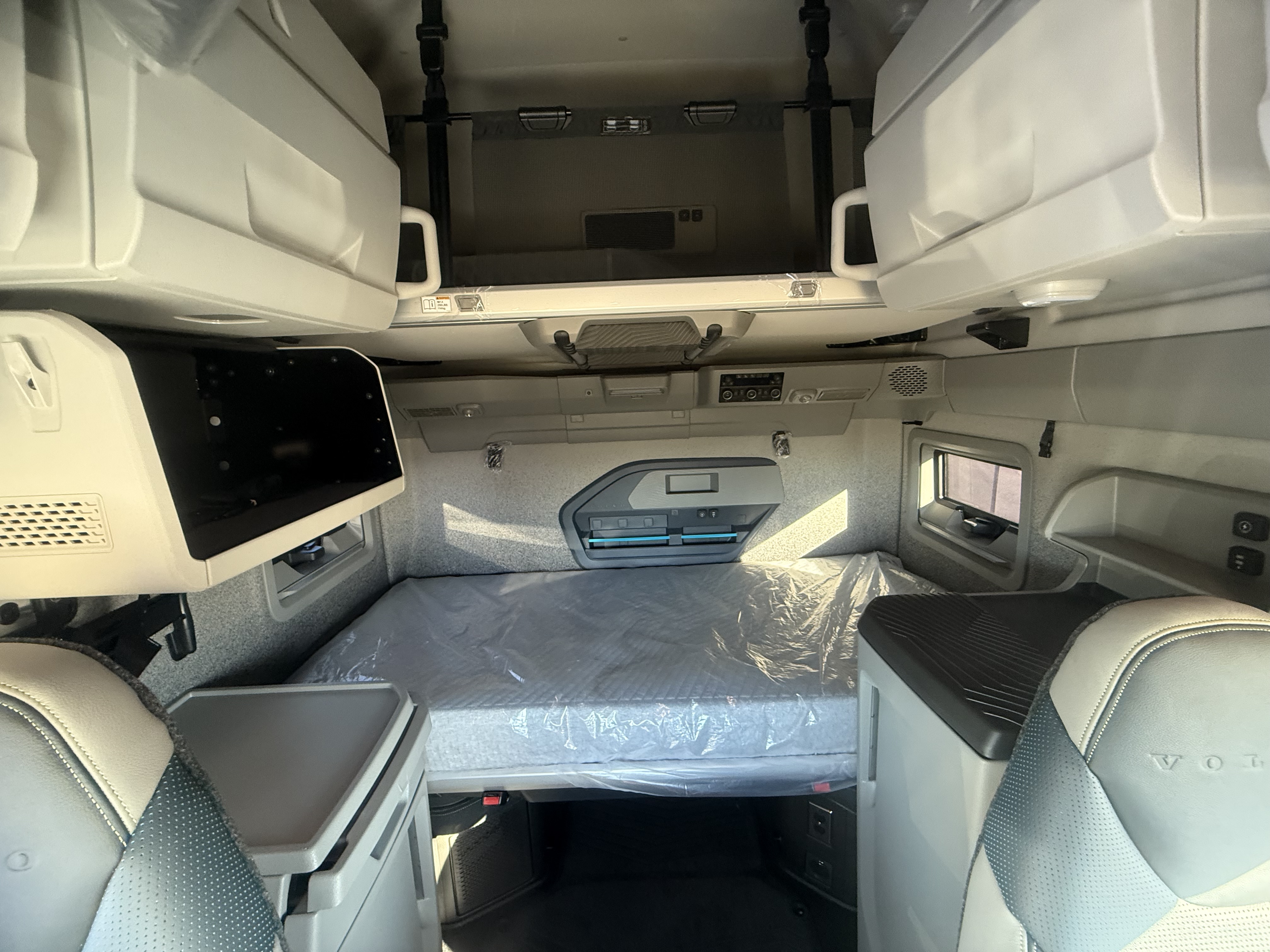 2026 Volvo - image 23