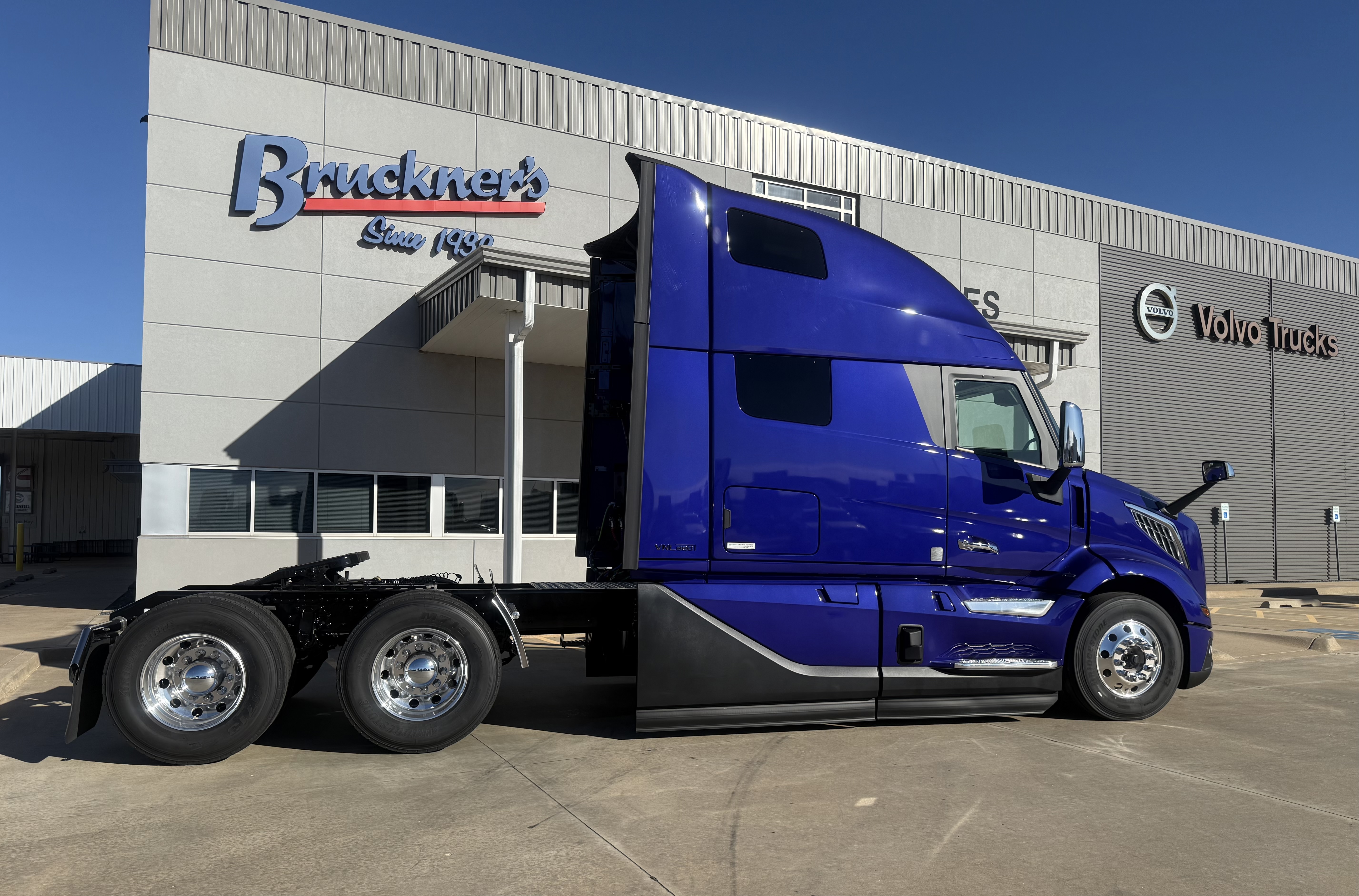 2026 Volvo - image 7