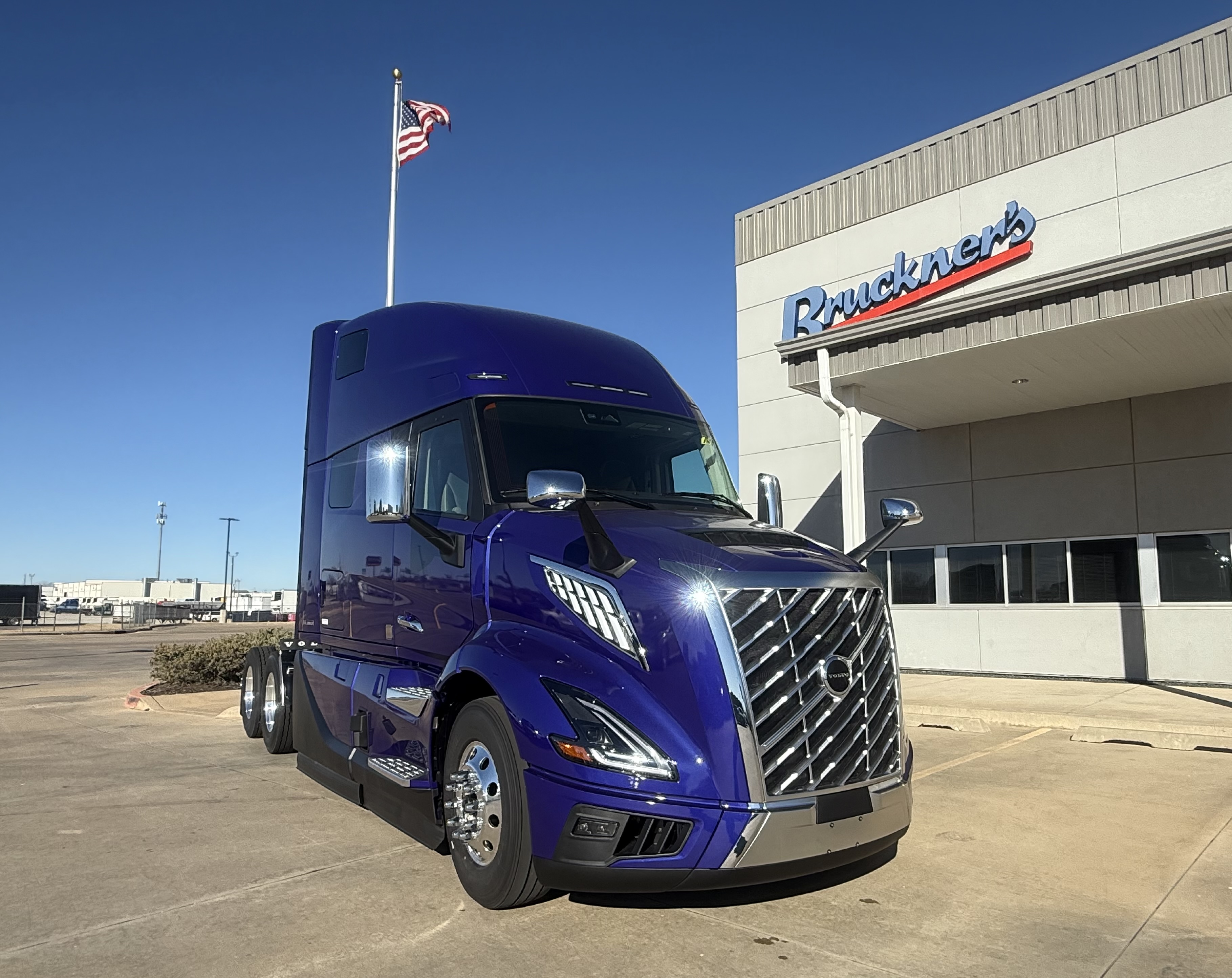 2026 Volvo - image 8