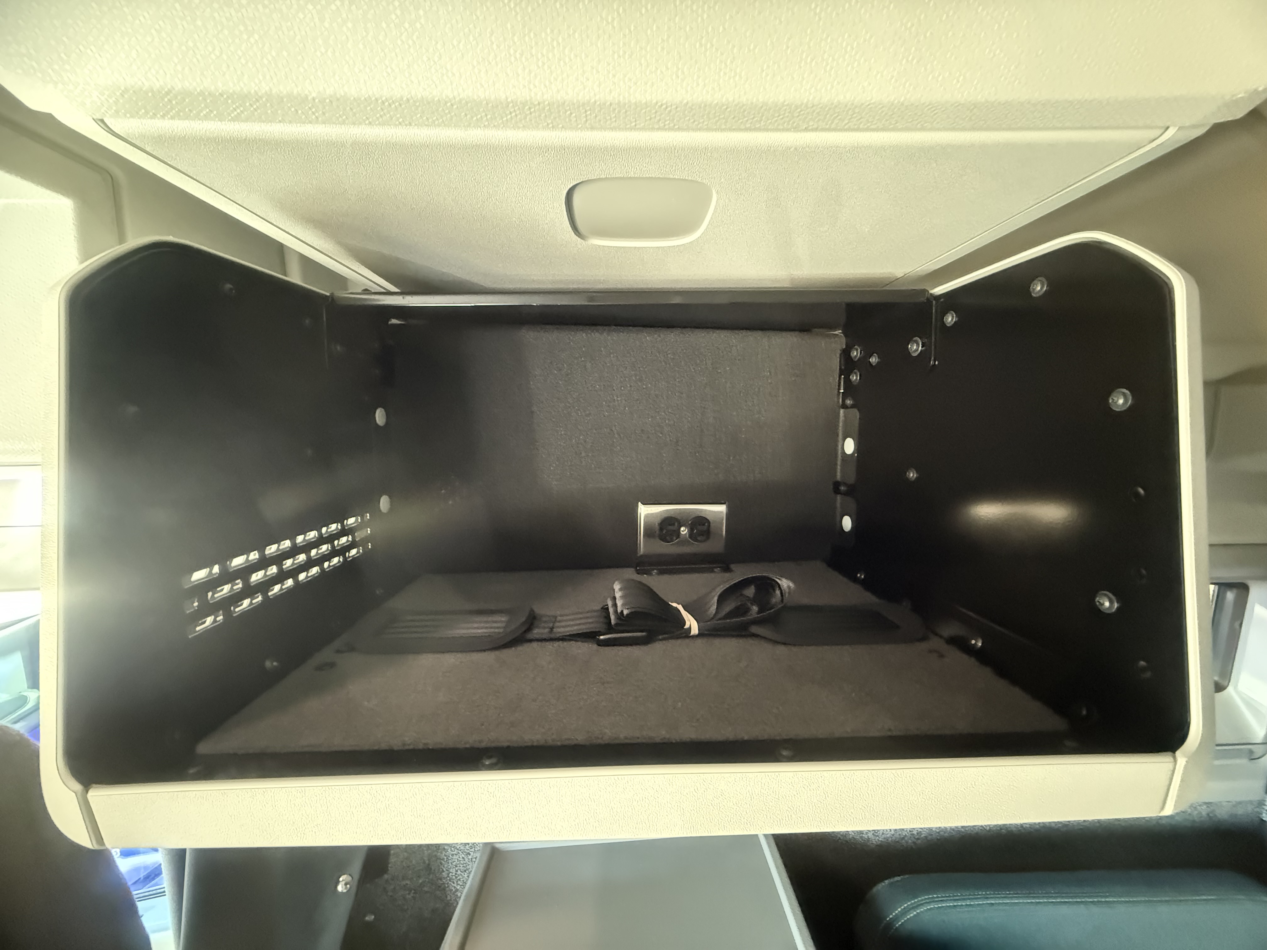 2026 Volvo - image 20