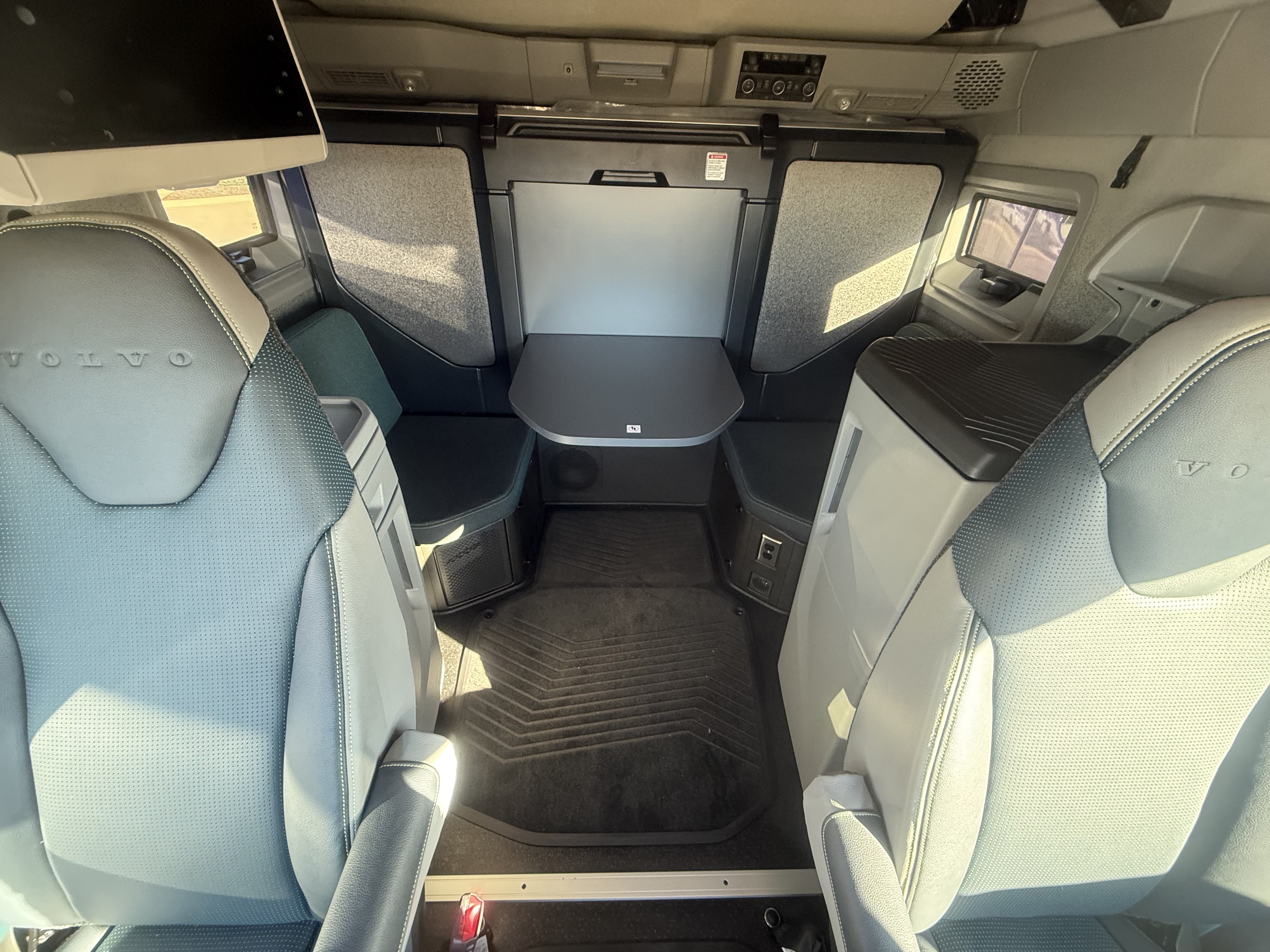 2026 Volvo - image 16