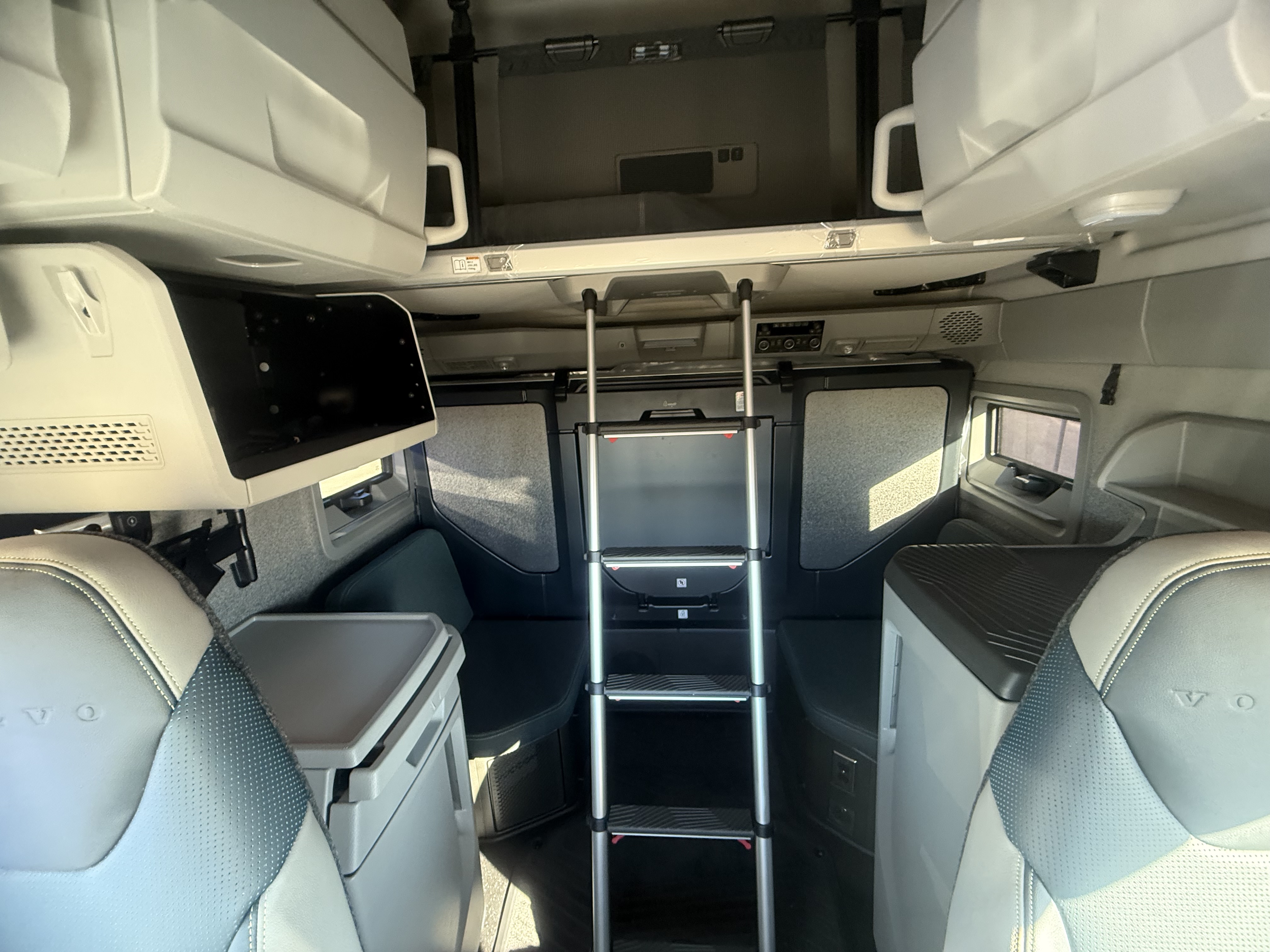 2026 Volvo - image 21