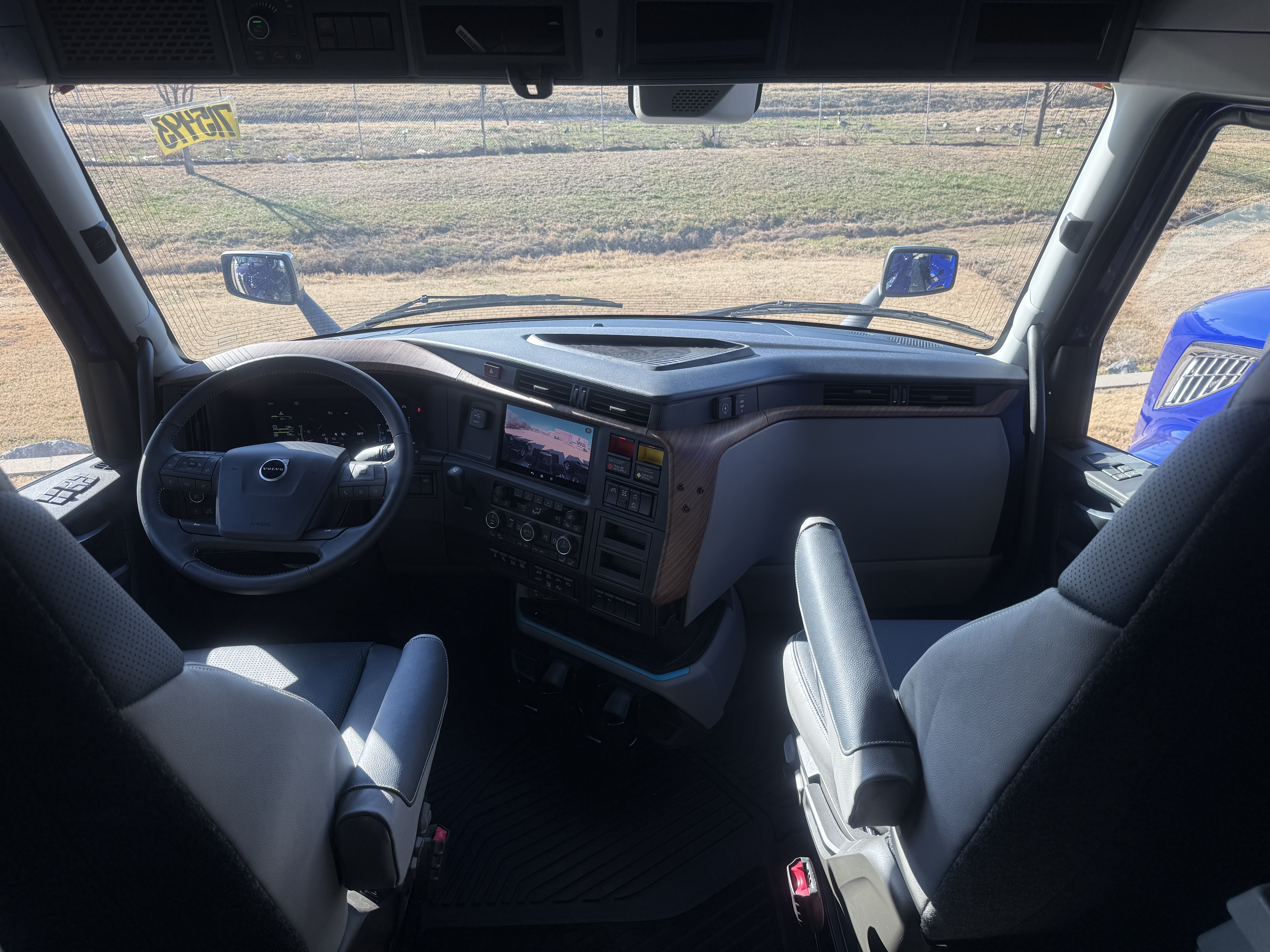 2026 Volvo - image 14