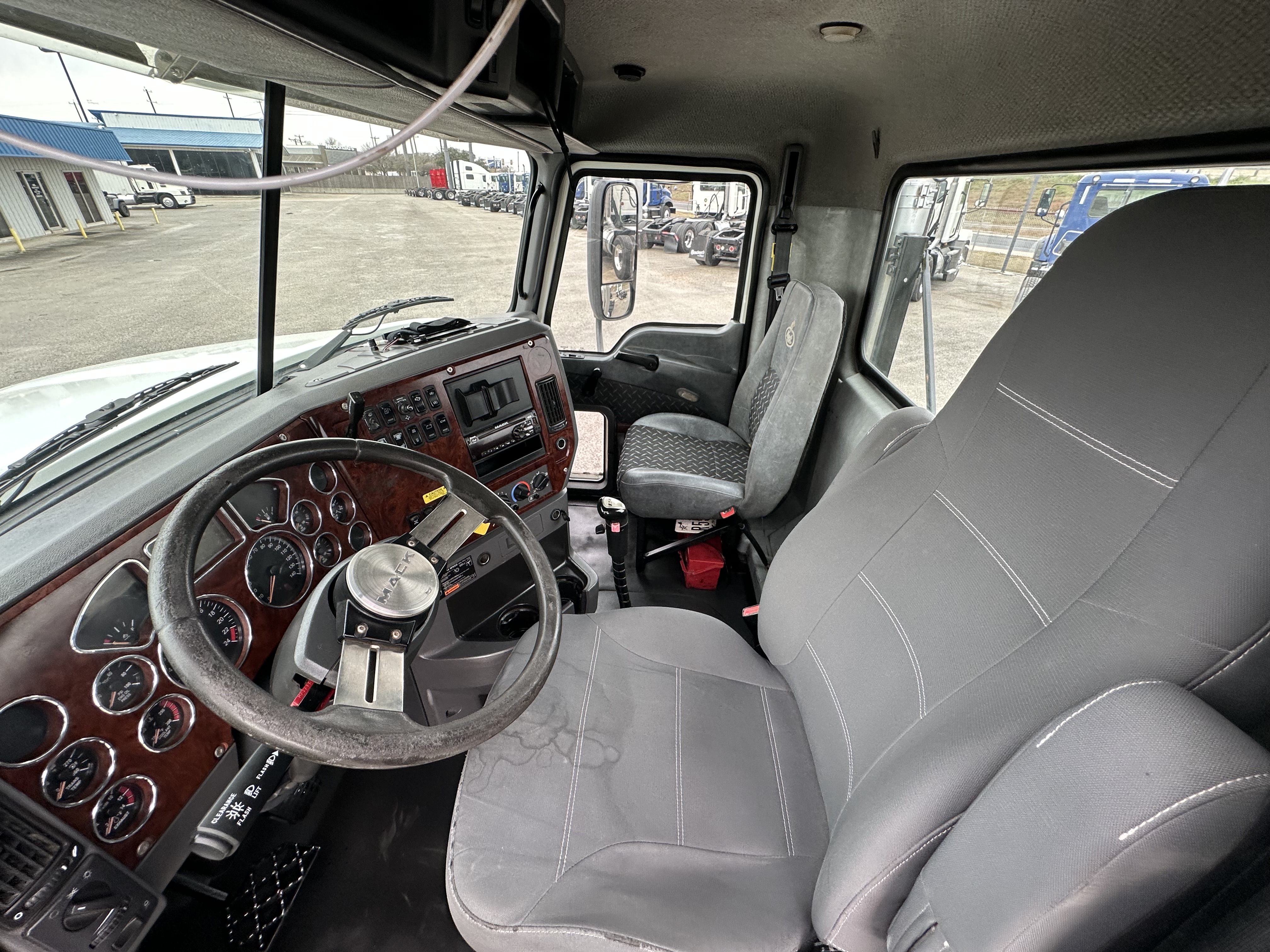 2018 Mack - image 16