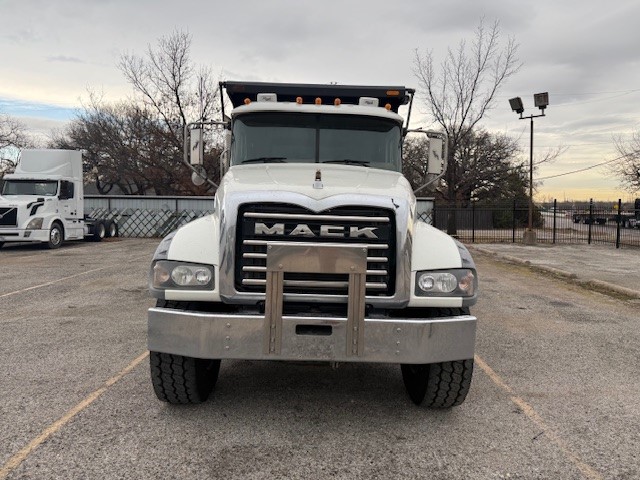 2018 Mack - image 5