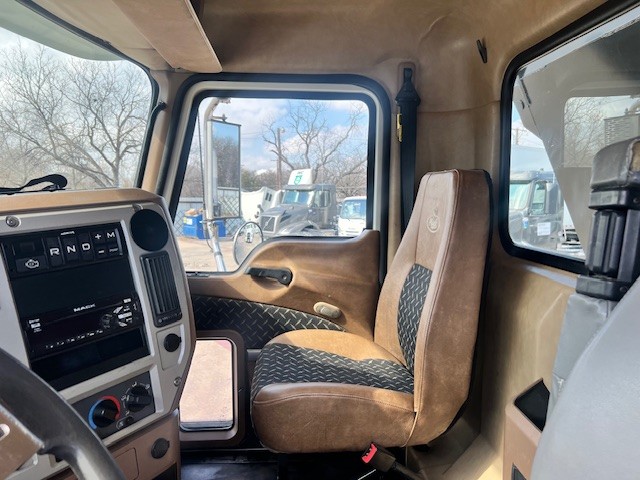 2018 Mack - image 21