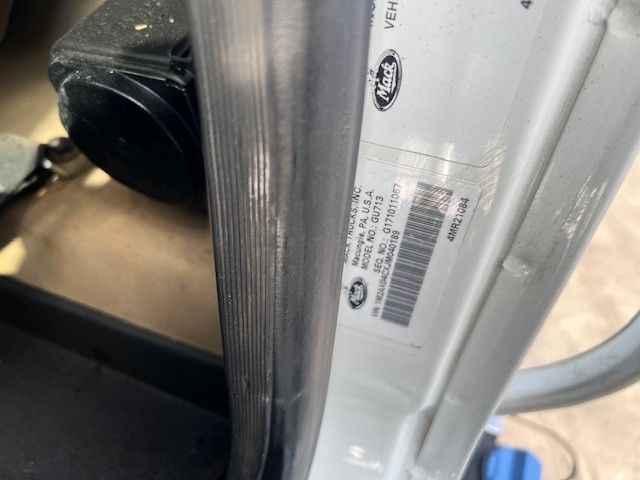 2018 Mack - image 18