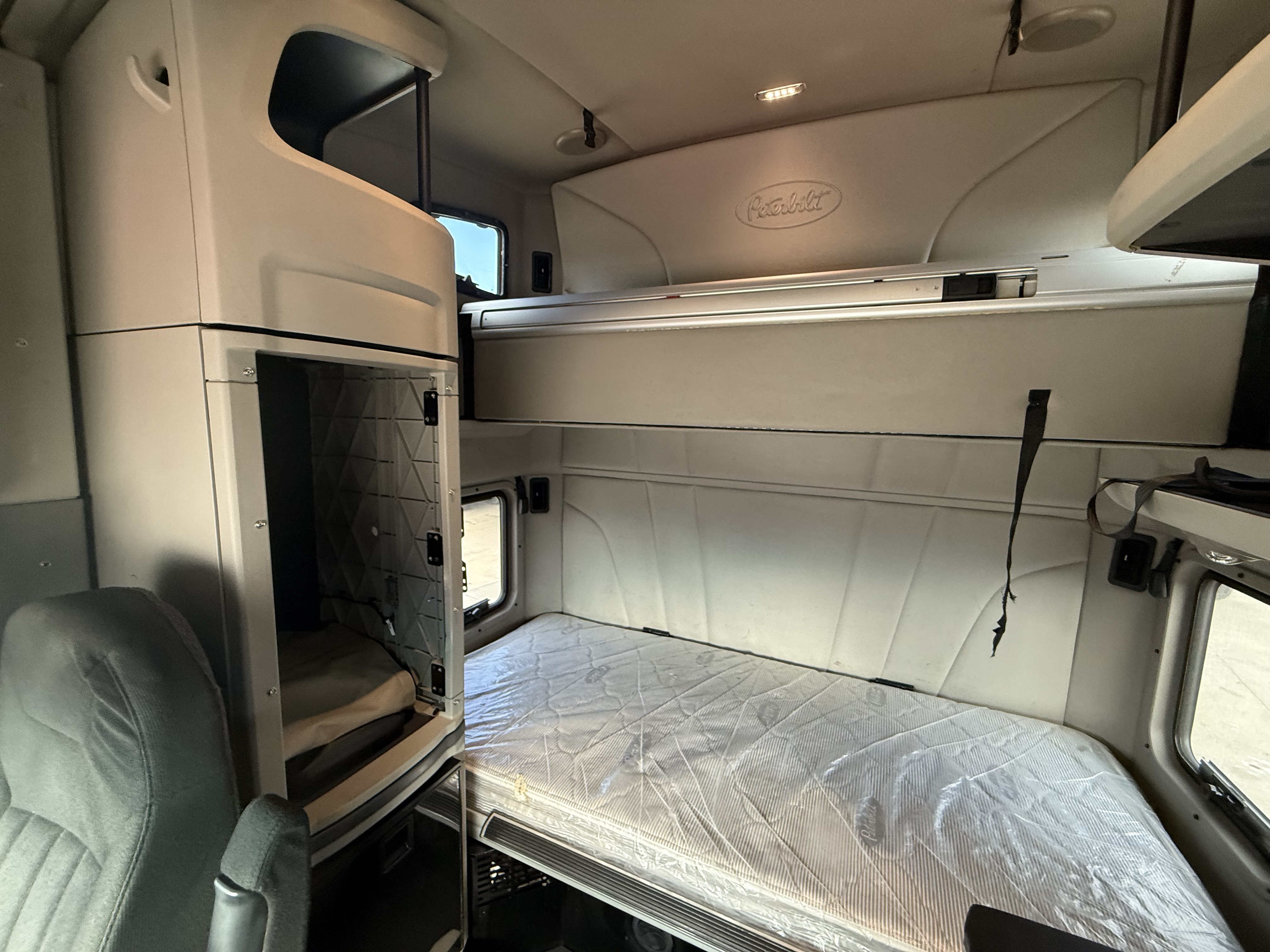 2022 Peterbilt 579 - image 27