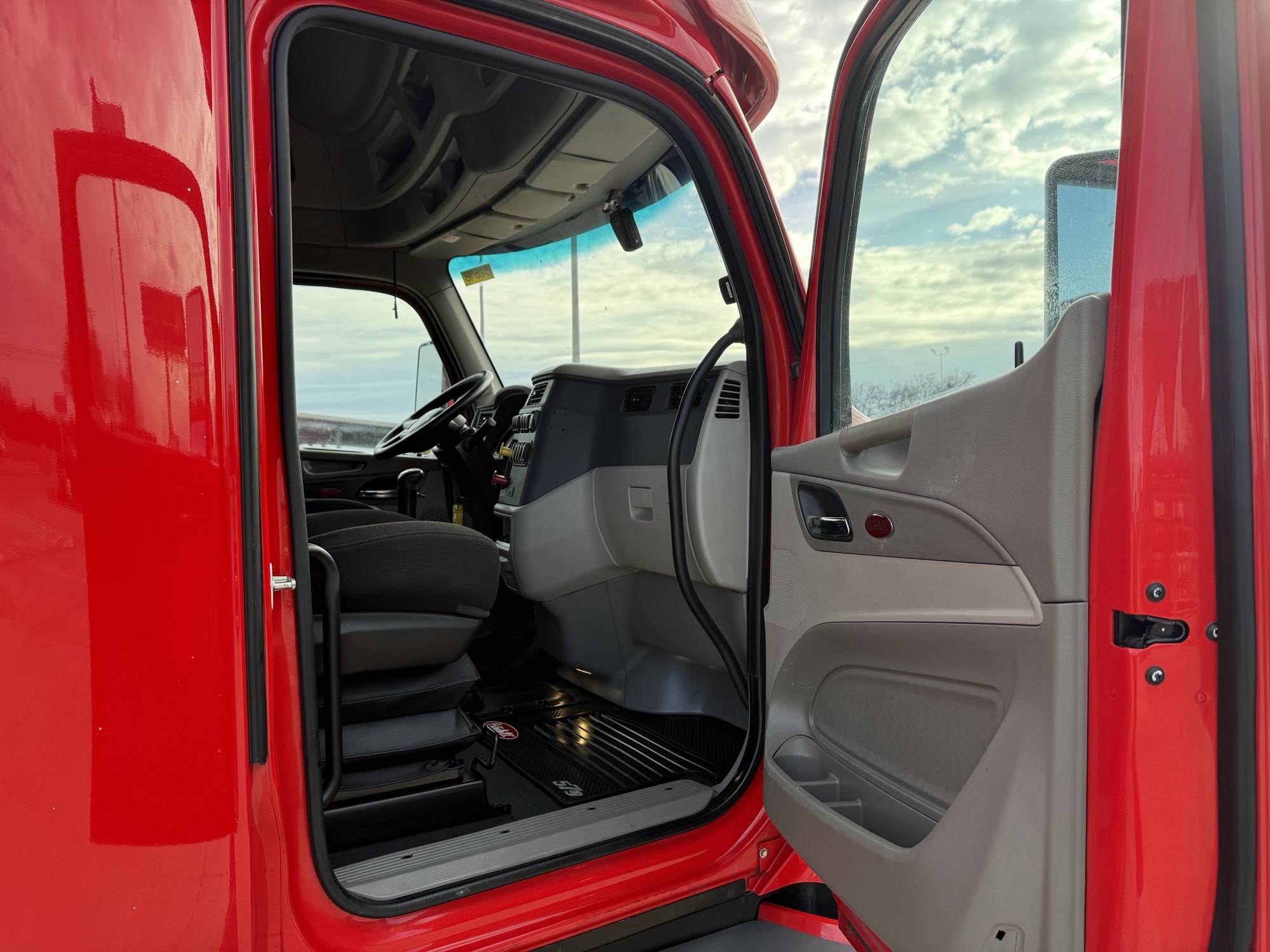 2022 Peterbilt 579 - image 18