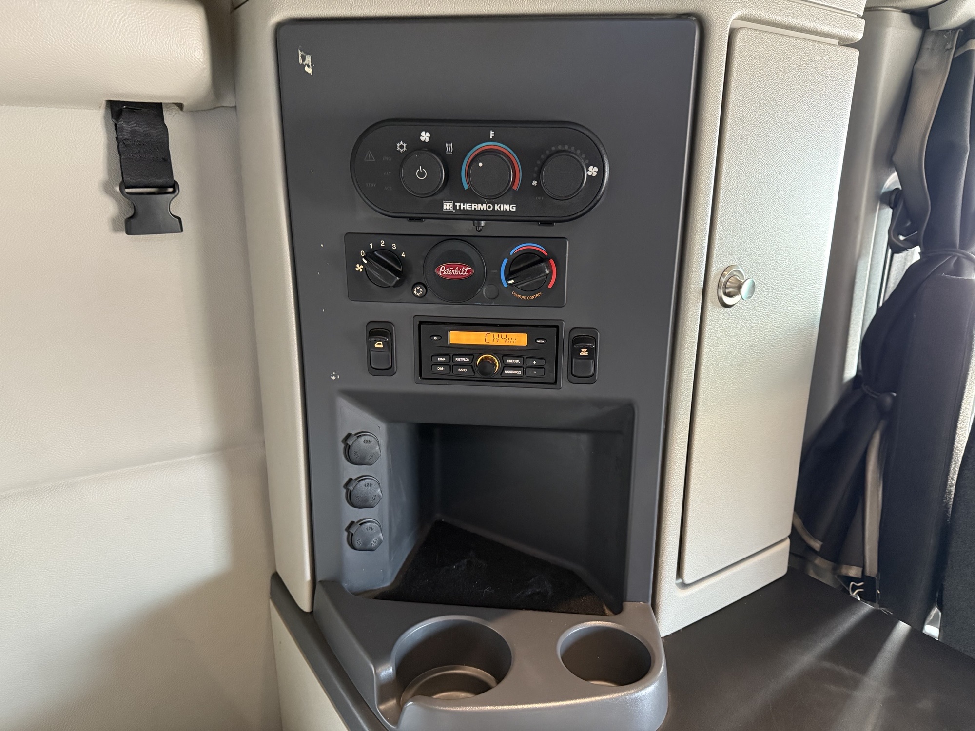 2022 Peterbilt 579 - image 30