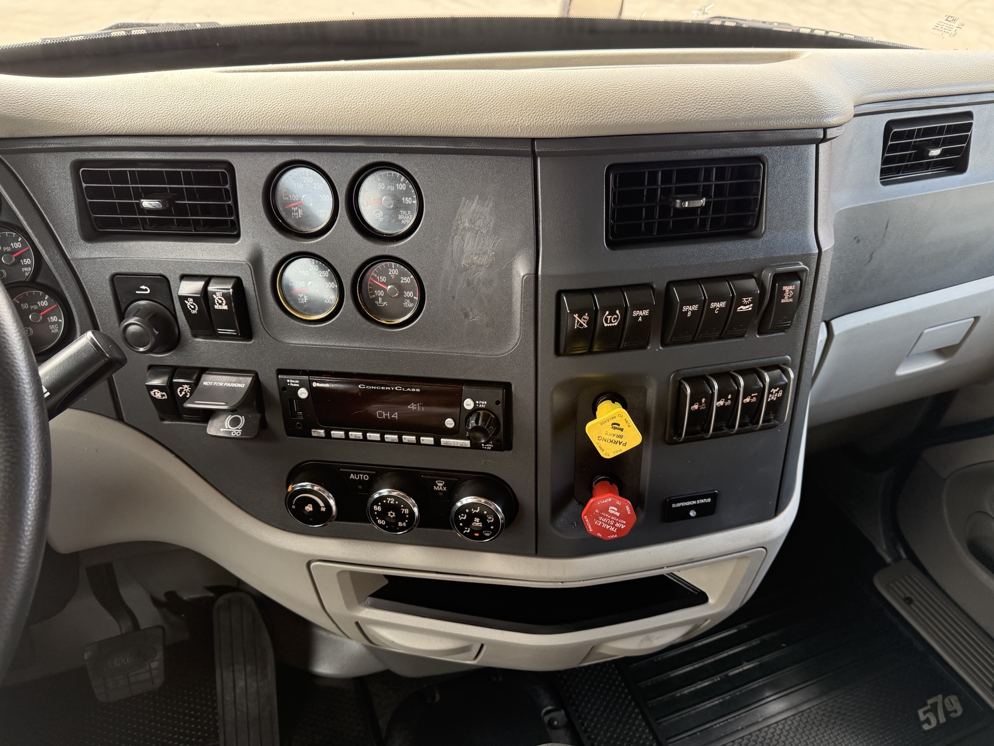 2022 Peterbilt 579 - image 24