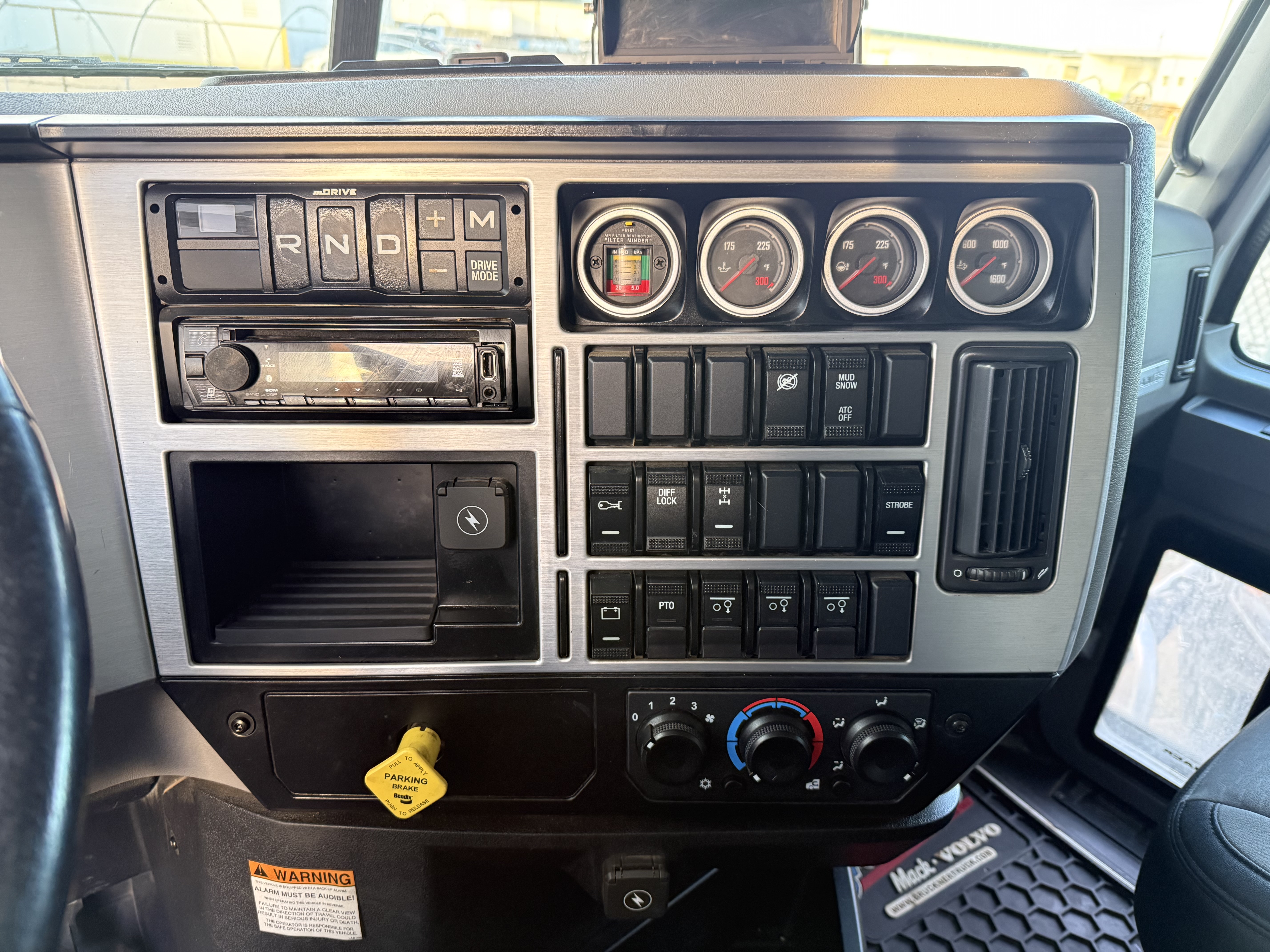 2022 Mack - image 5