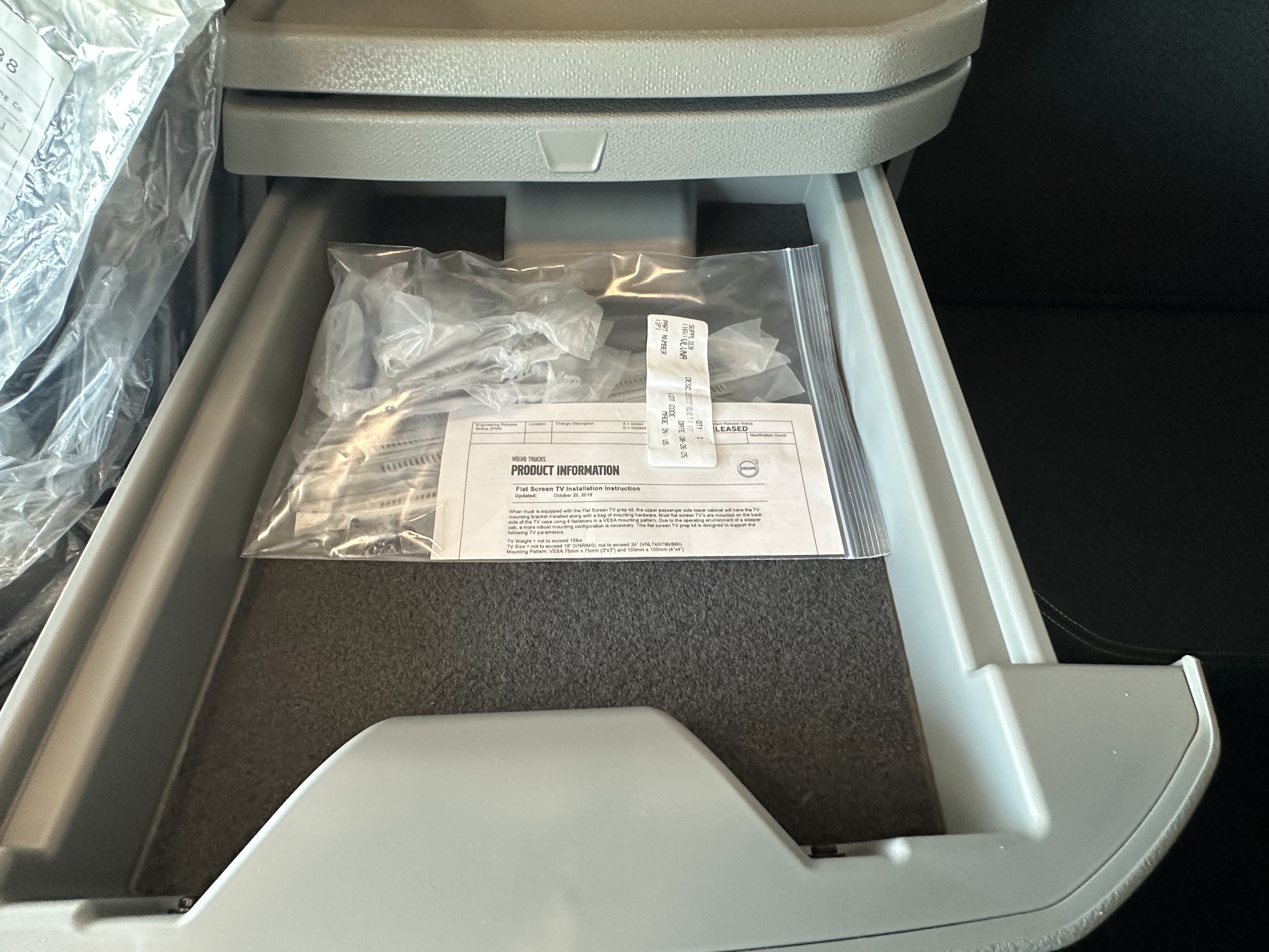 2026 Volvo - image 33