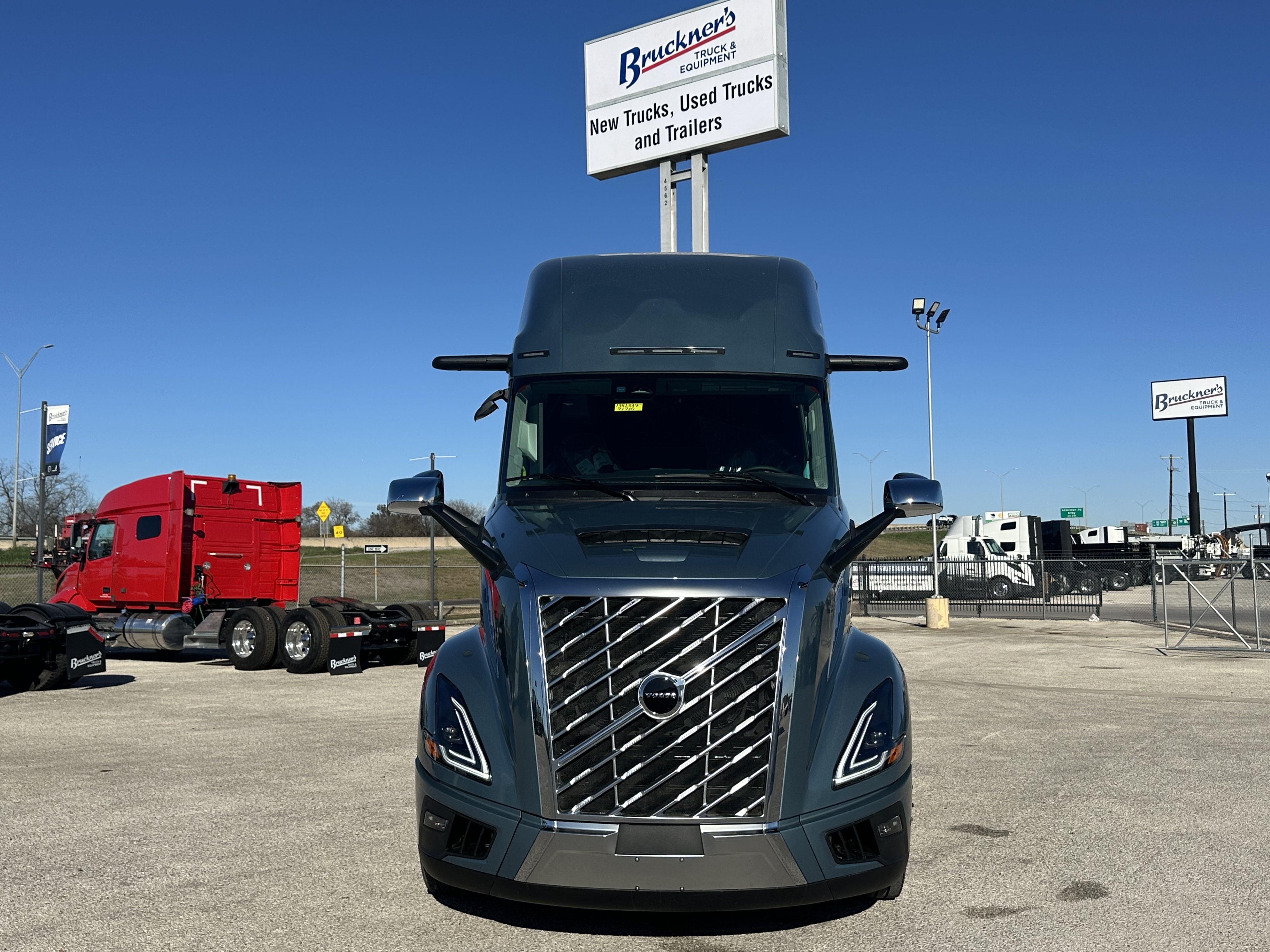 2026 Volvo - image 3