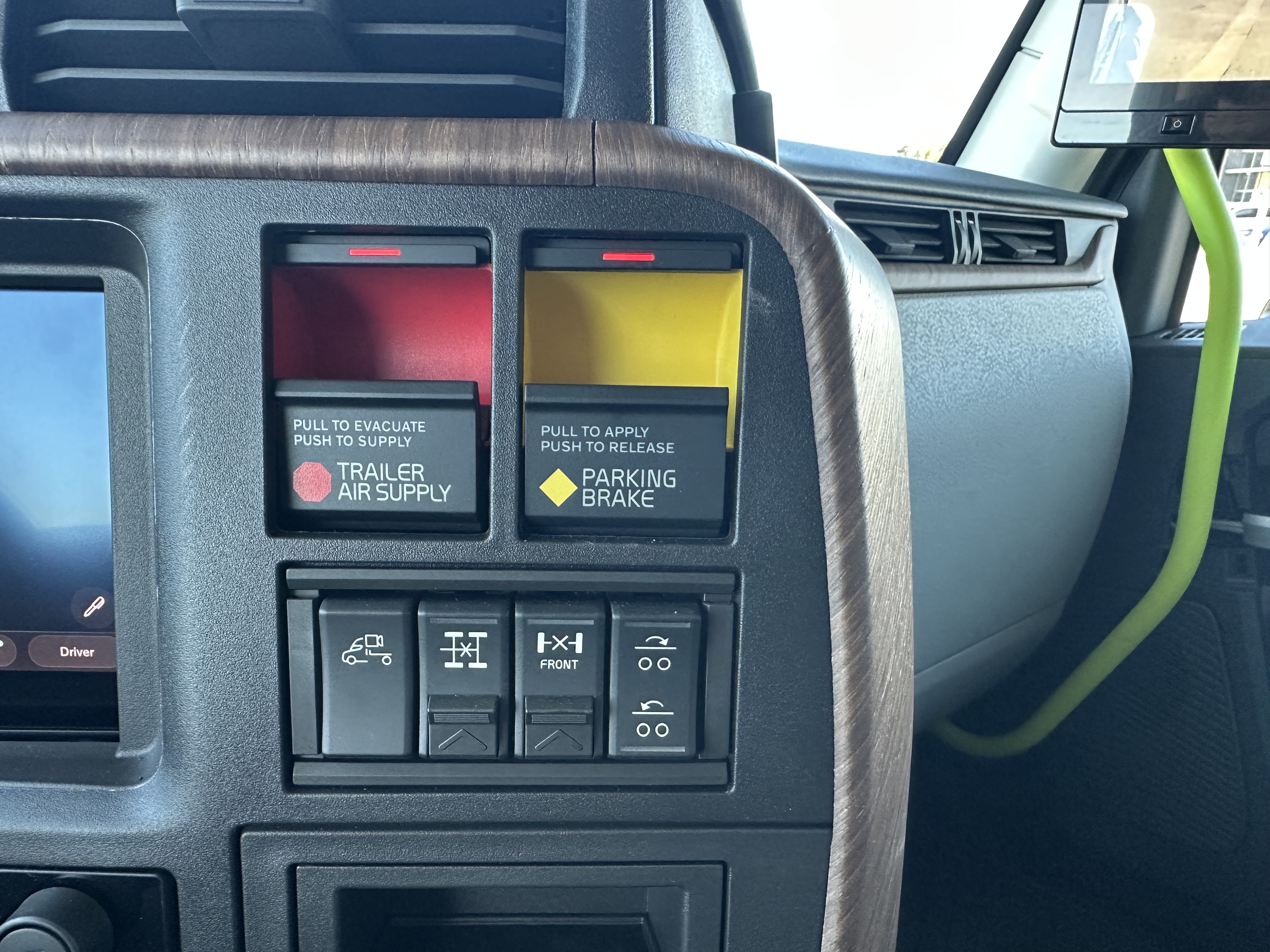 2026 Volvo - image 24