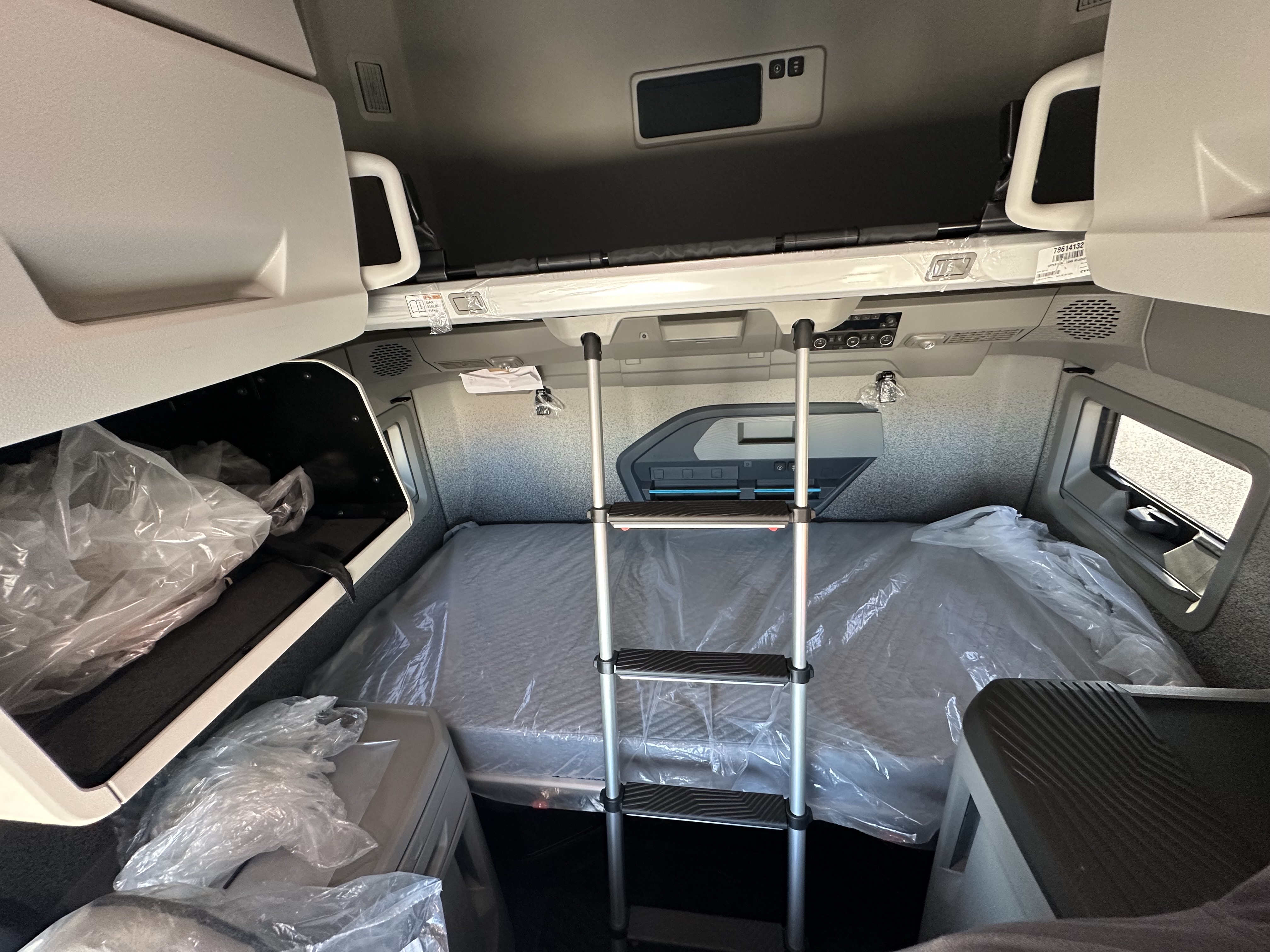 2026 Volvo - image 26