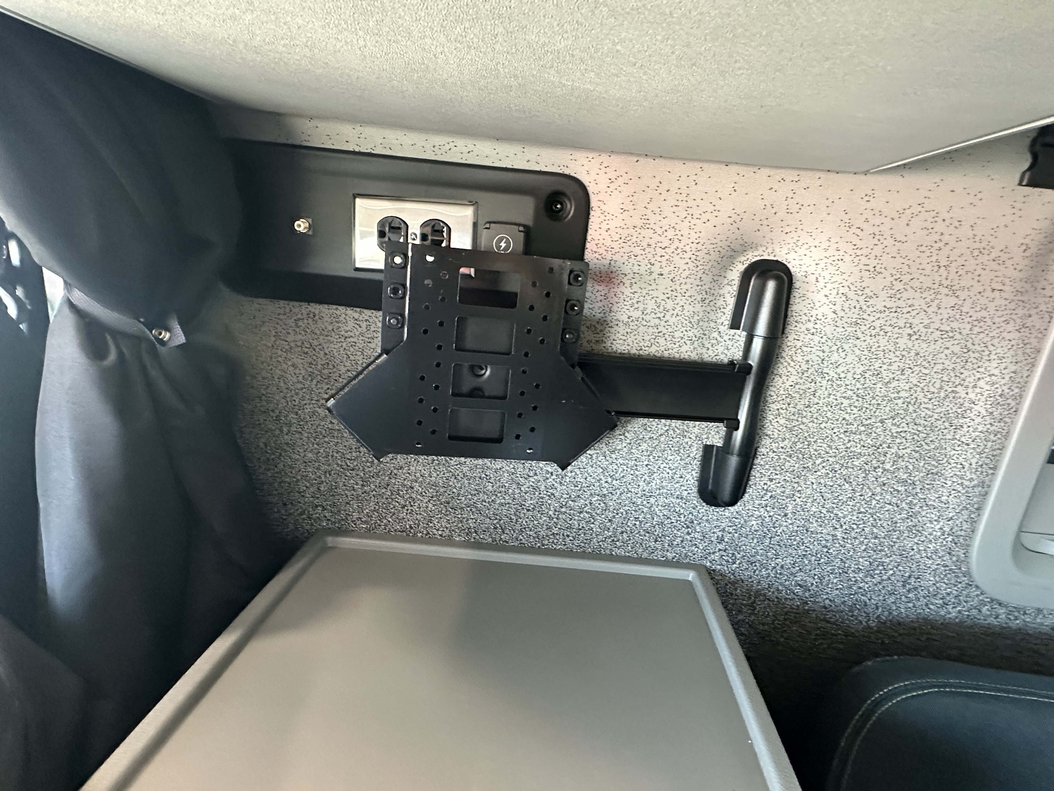 2026 Volvo - image 31