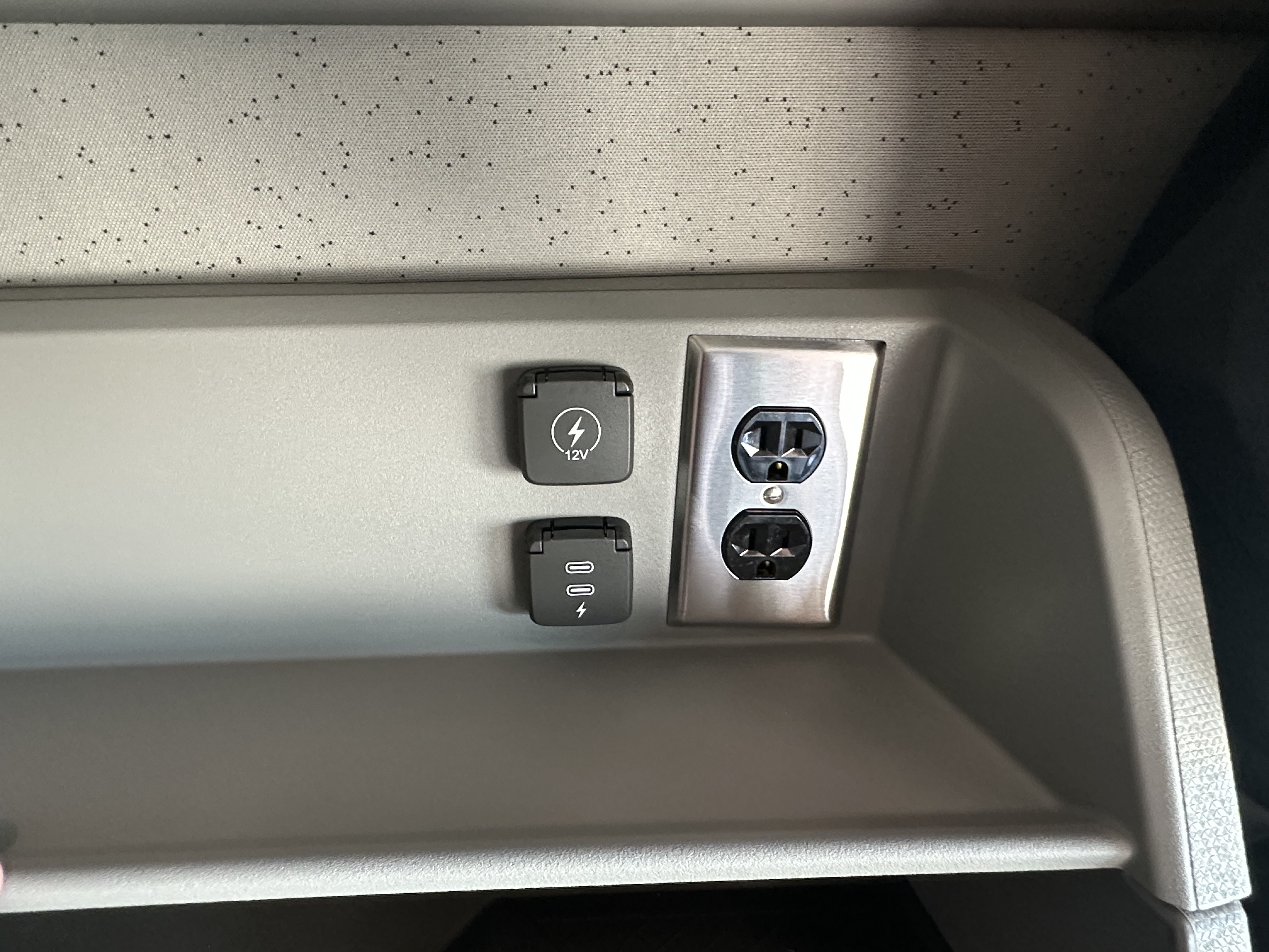 2026 Volvo - image 29