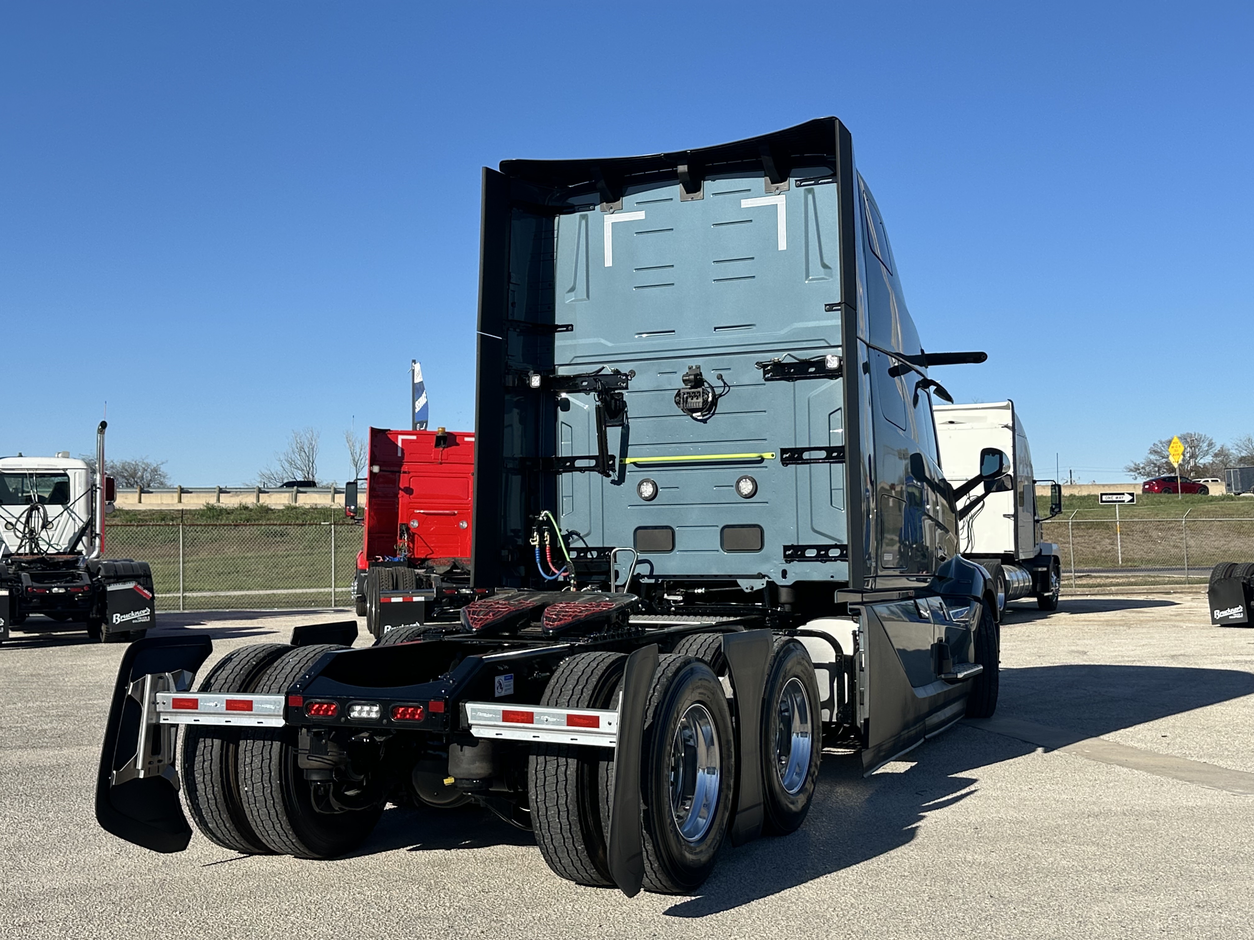 2026 Volvo - image 7