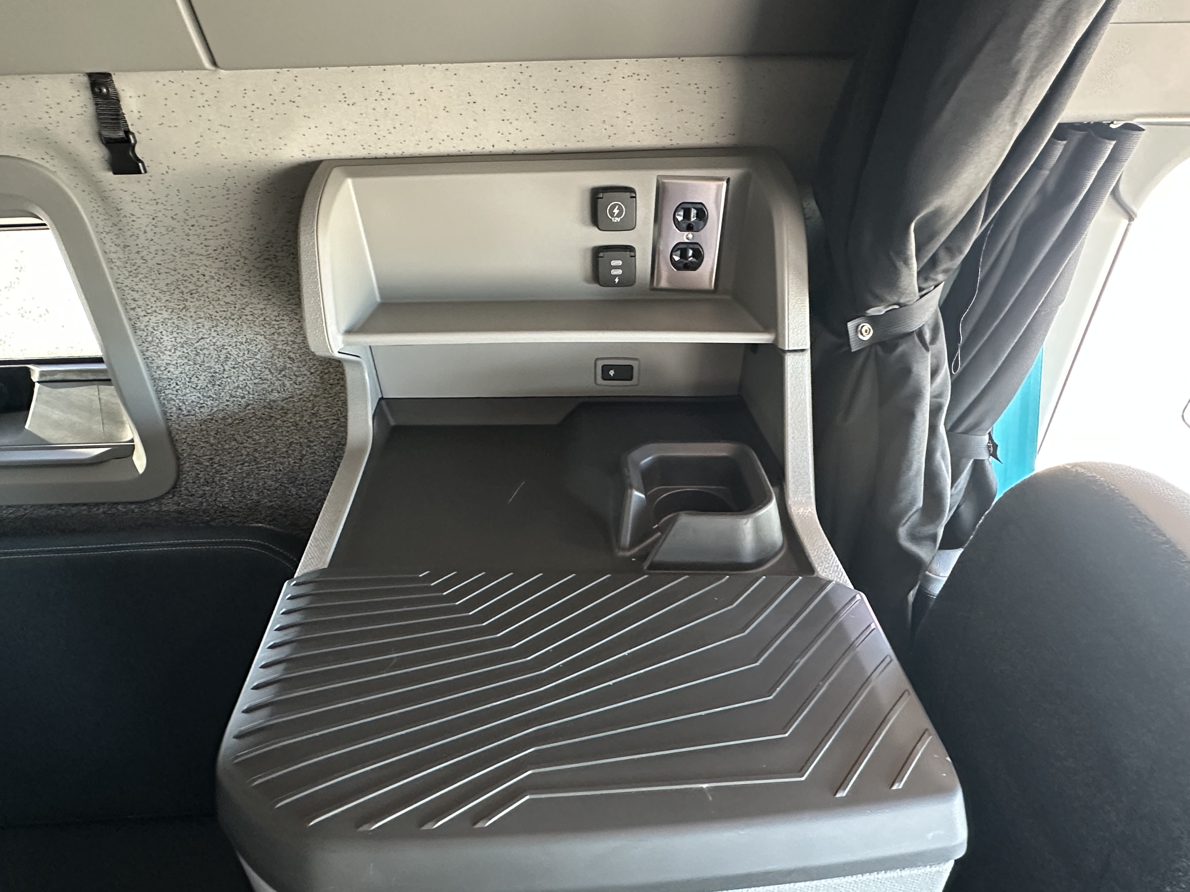 2026 Volvo - image 30