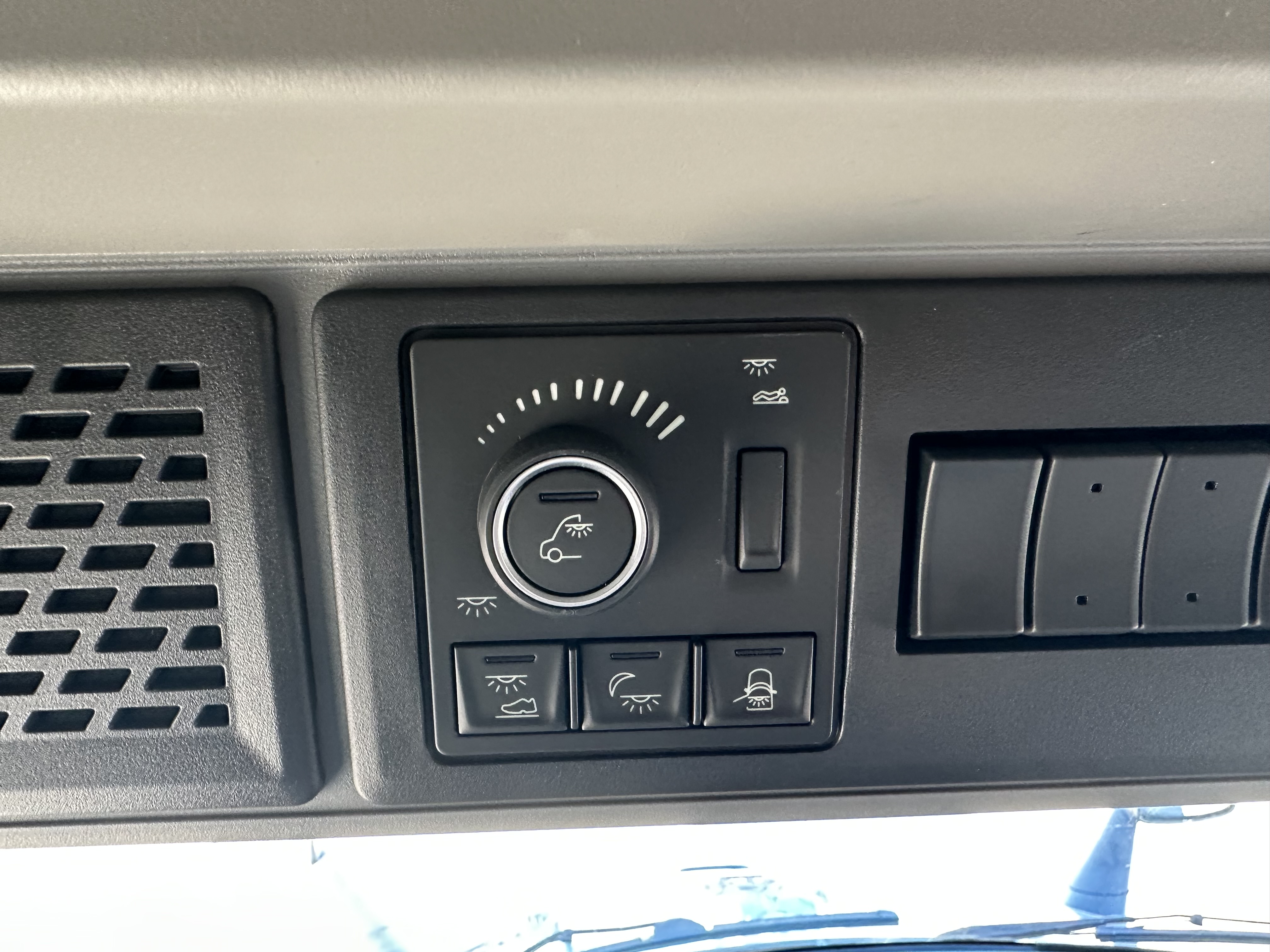 2026 Volvo - image 19