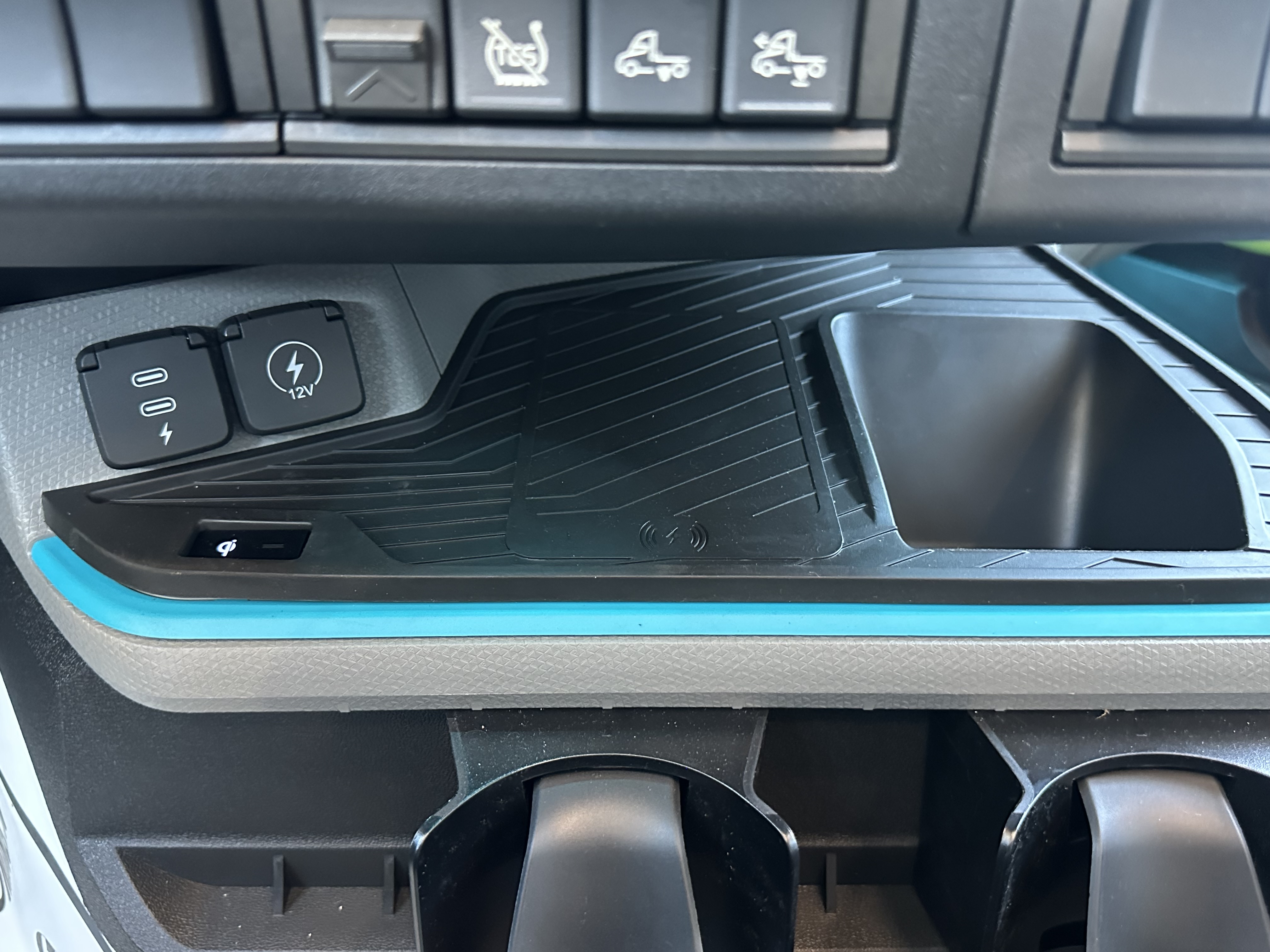 2026 Volvo - image 40