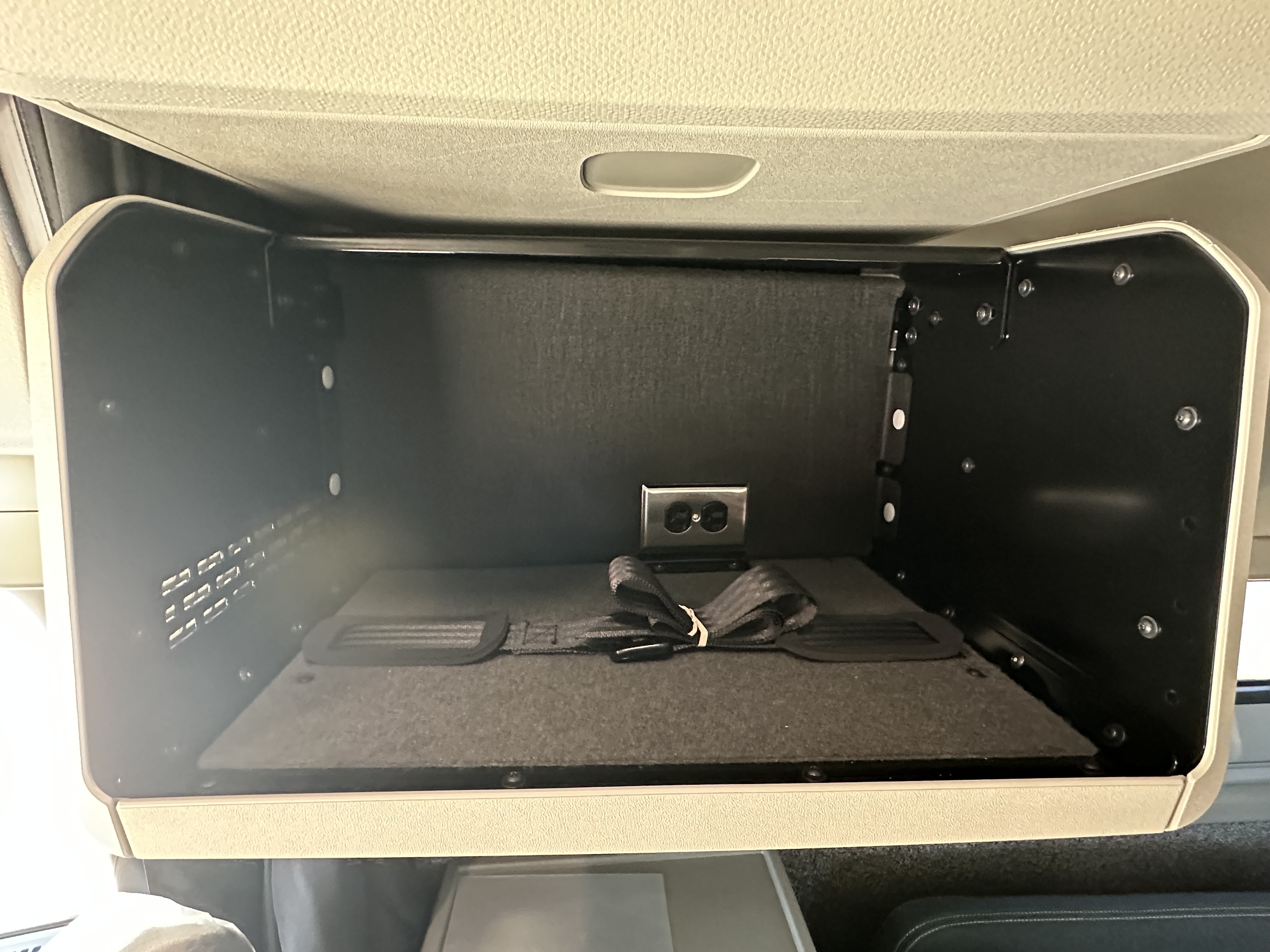 2026 Volvo - image 27