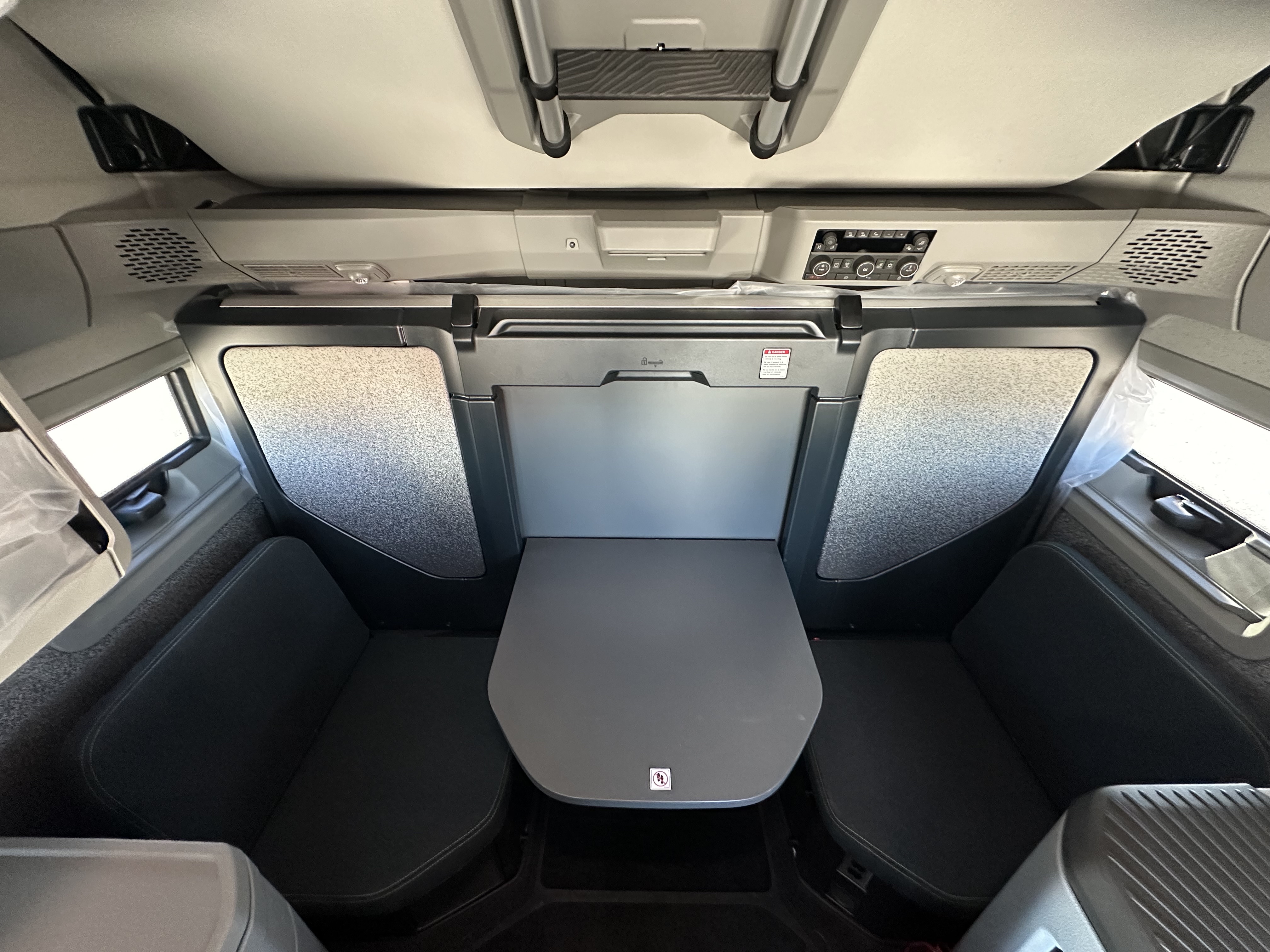 2026 Volvo - image 15