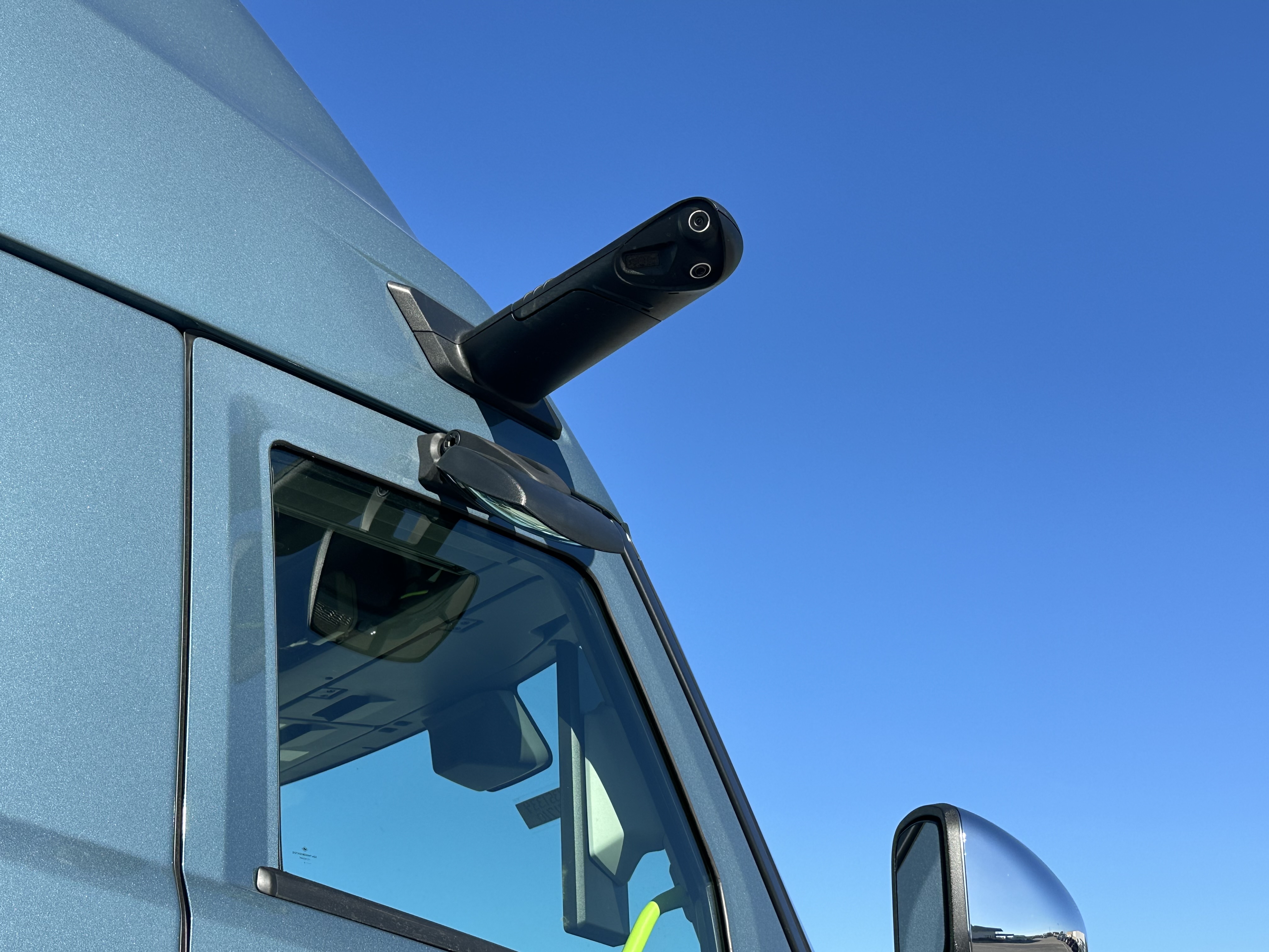 2026 Volvo - image 9