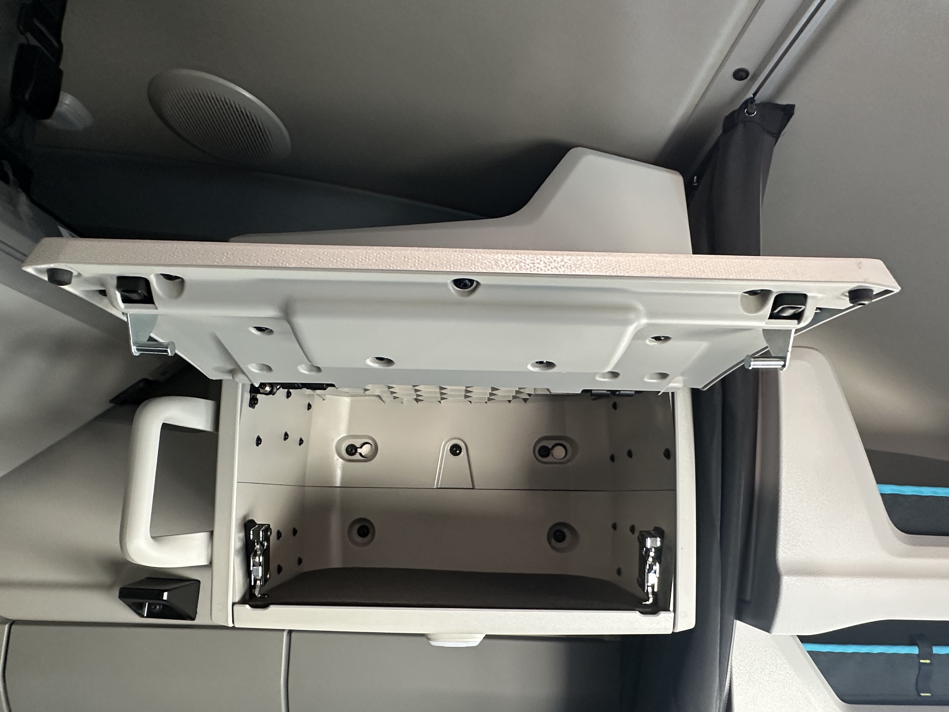 2026 Volvo - image 25