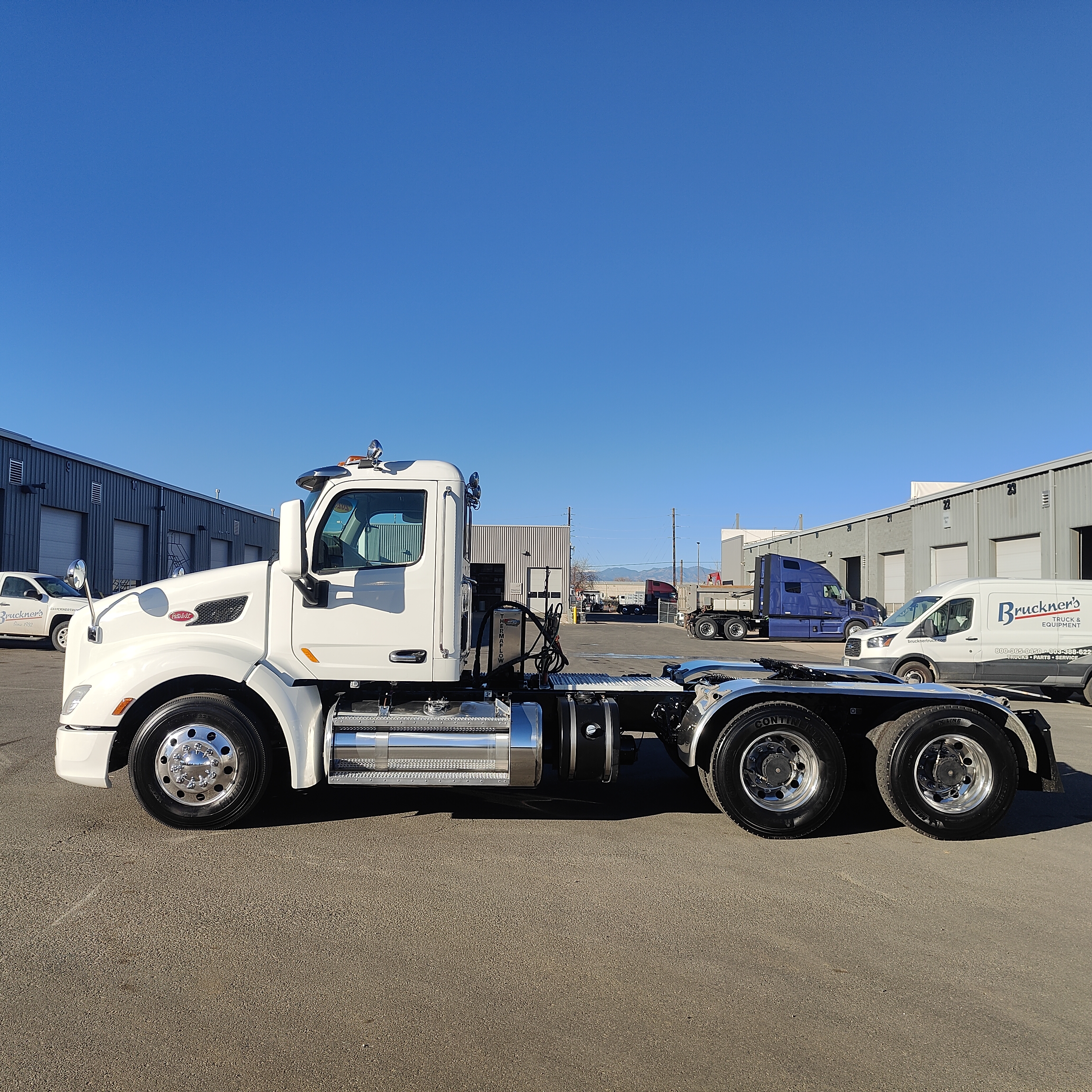 2020 Peterbilt 579 - image 2