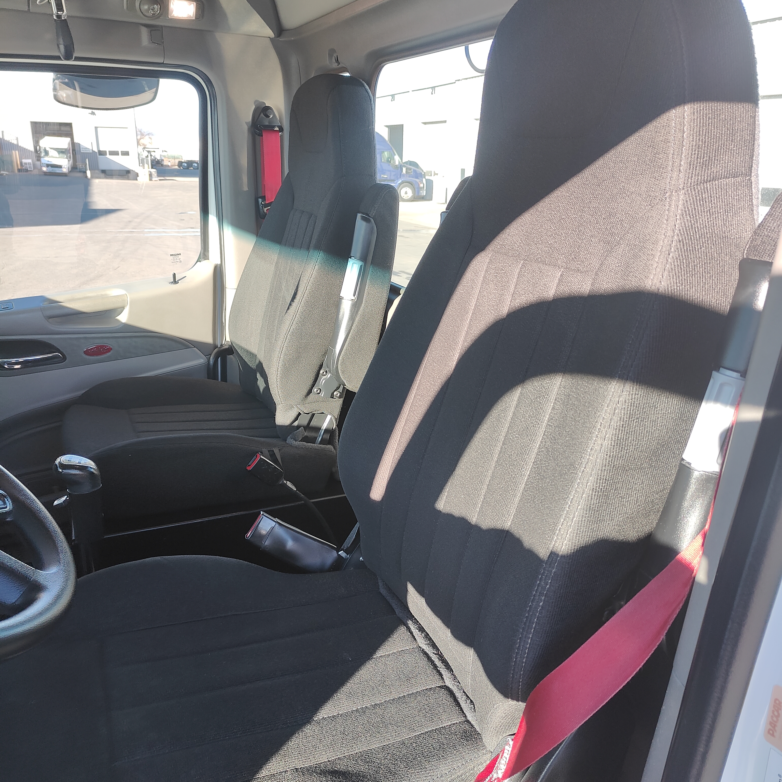 2020 Peterbilt 579 - image 12