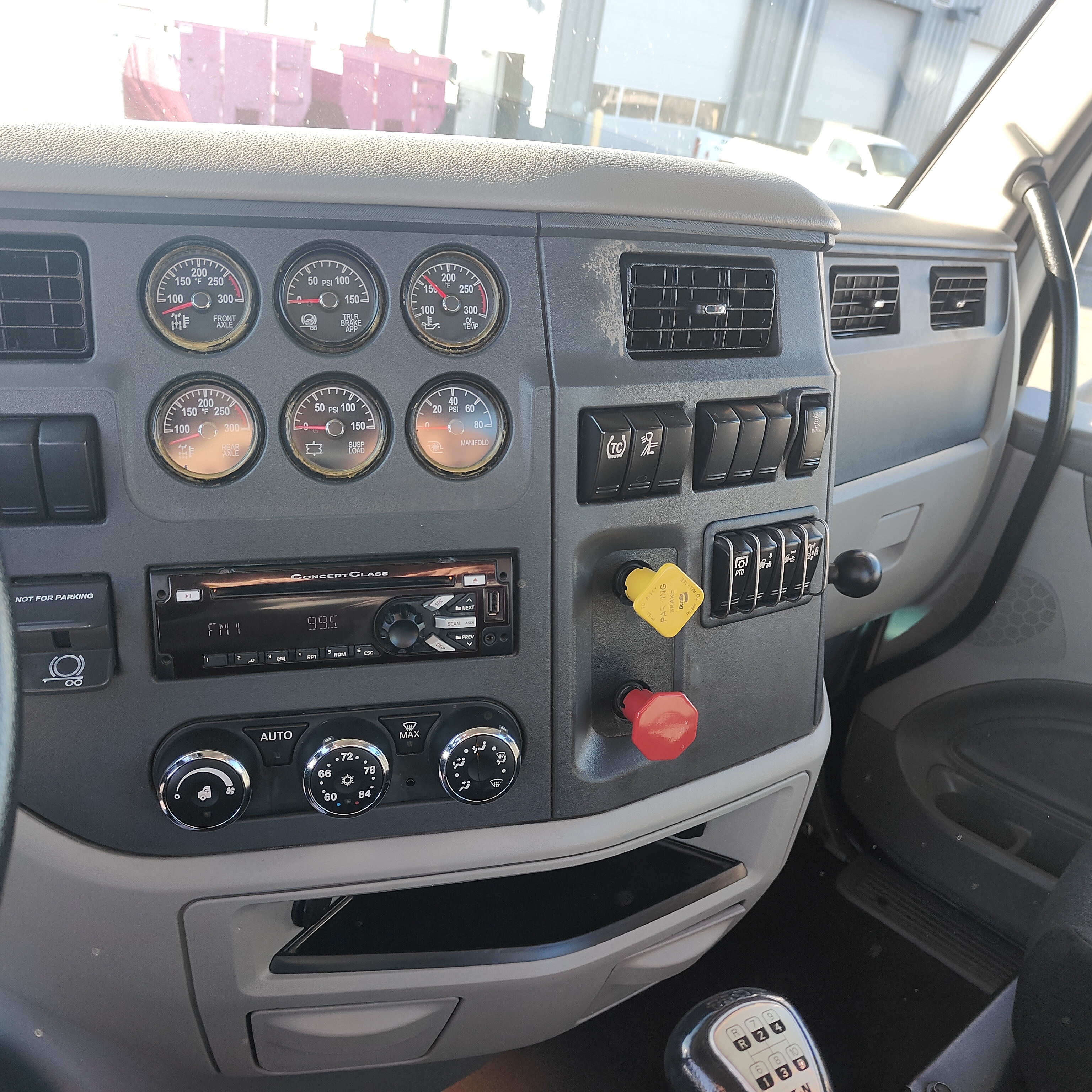 2020 Peterbilt 579 - image 14