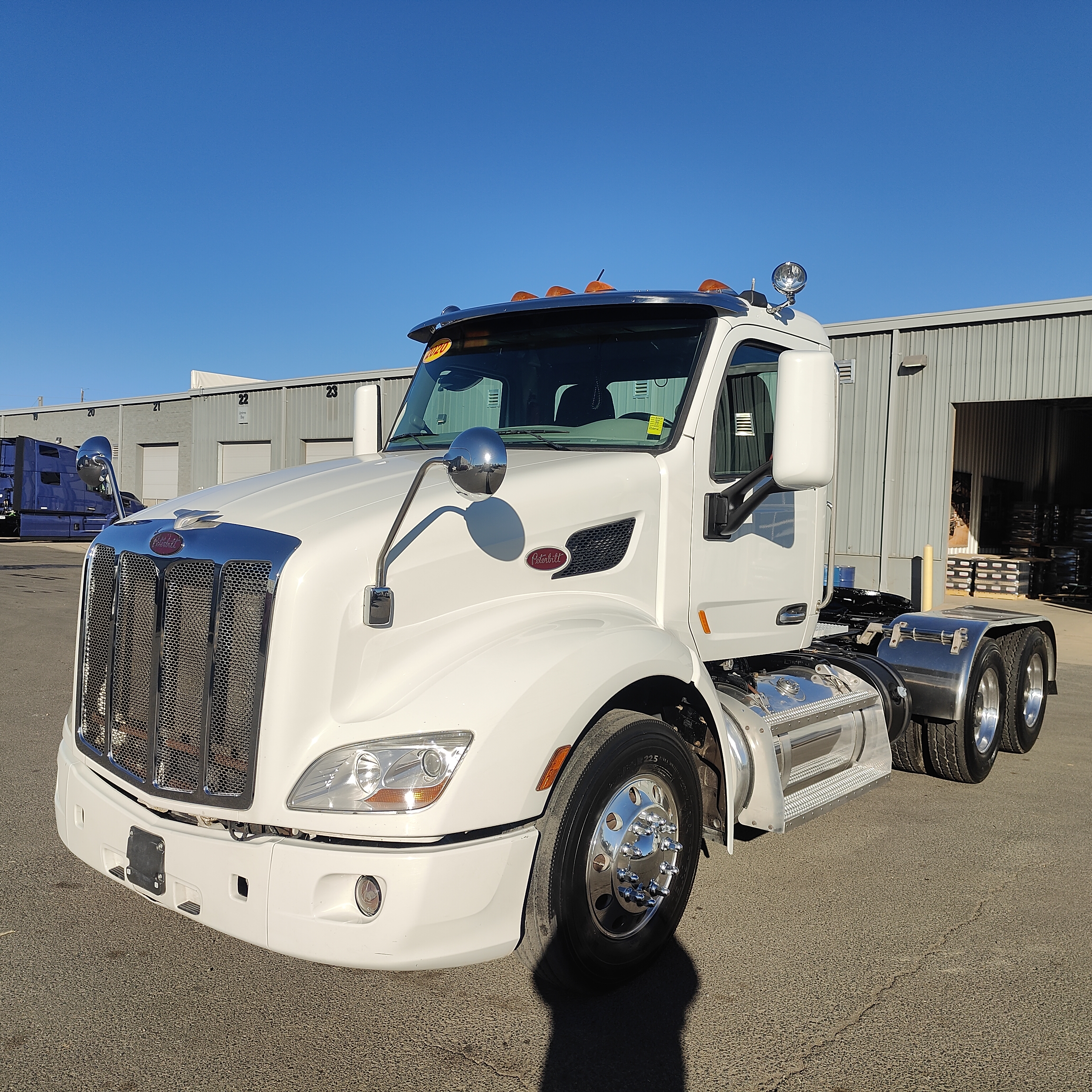 2020 Peterbilt 579 - image 1