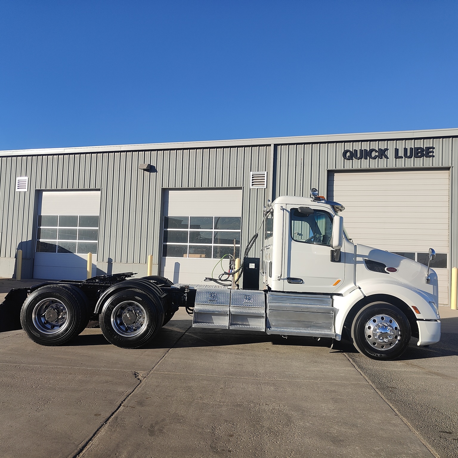 2020 Peterbilt 579 - image 4