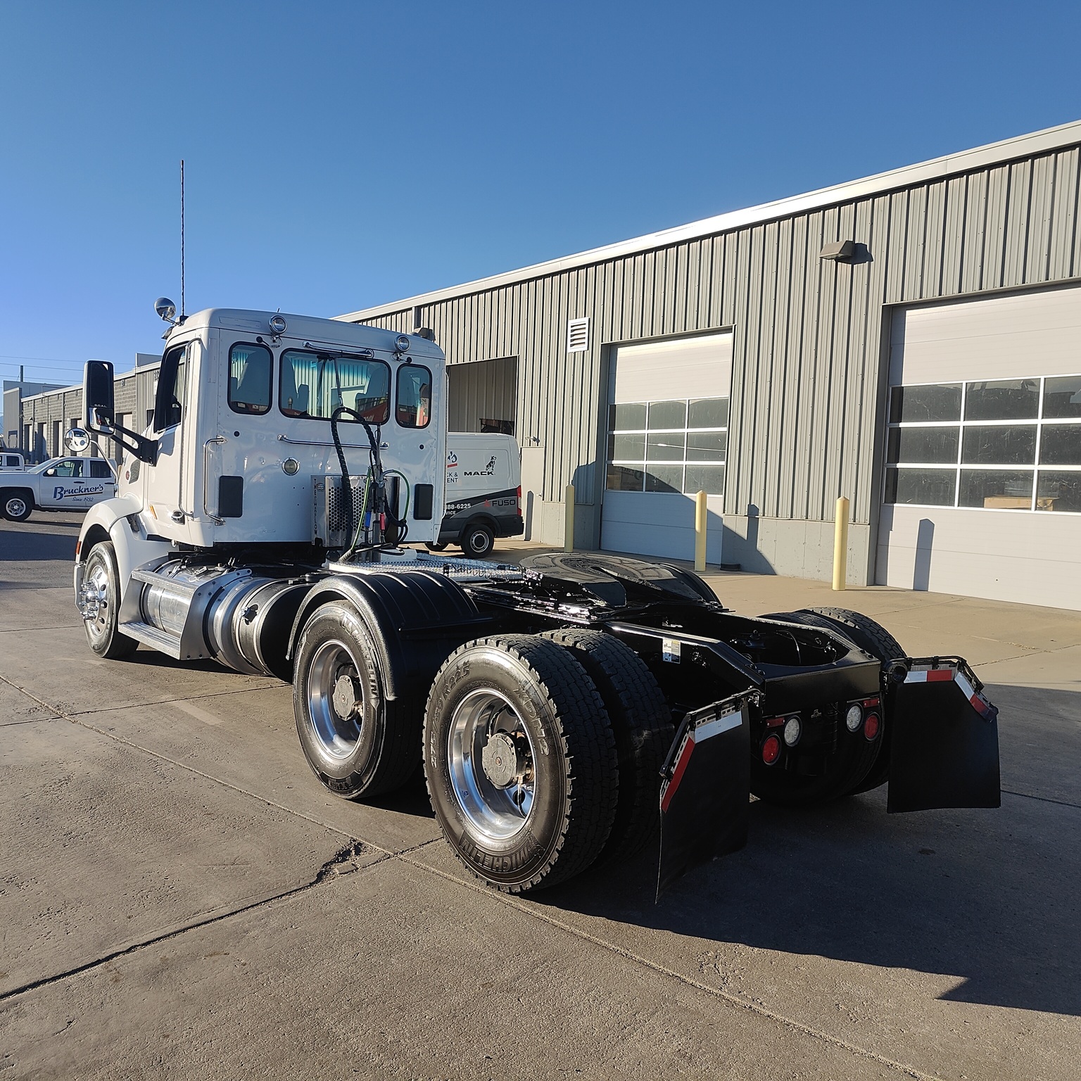 2020 Peterbilt 579 - image 3