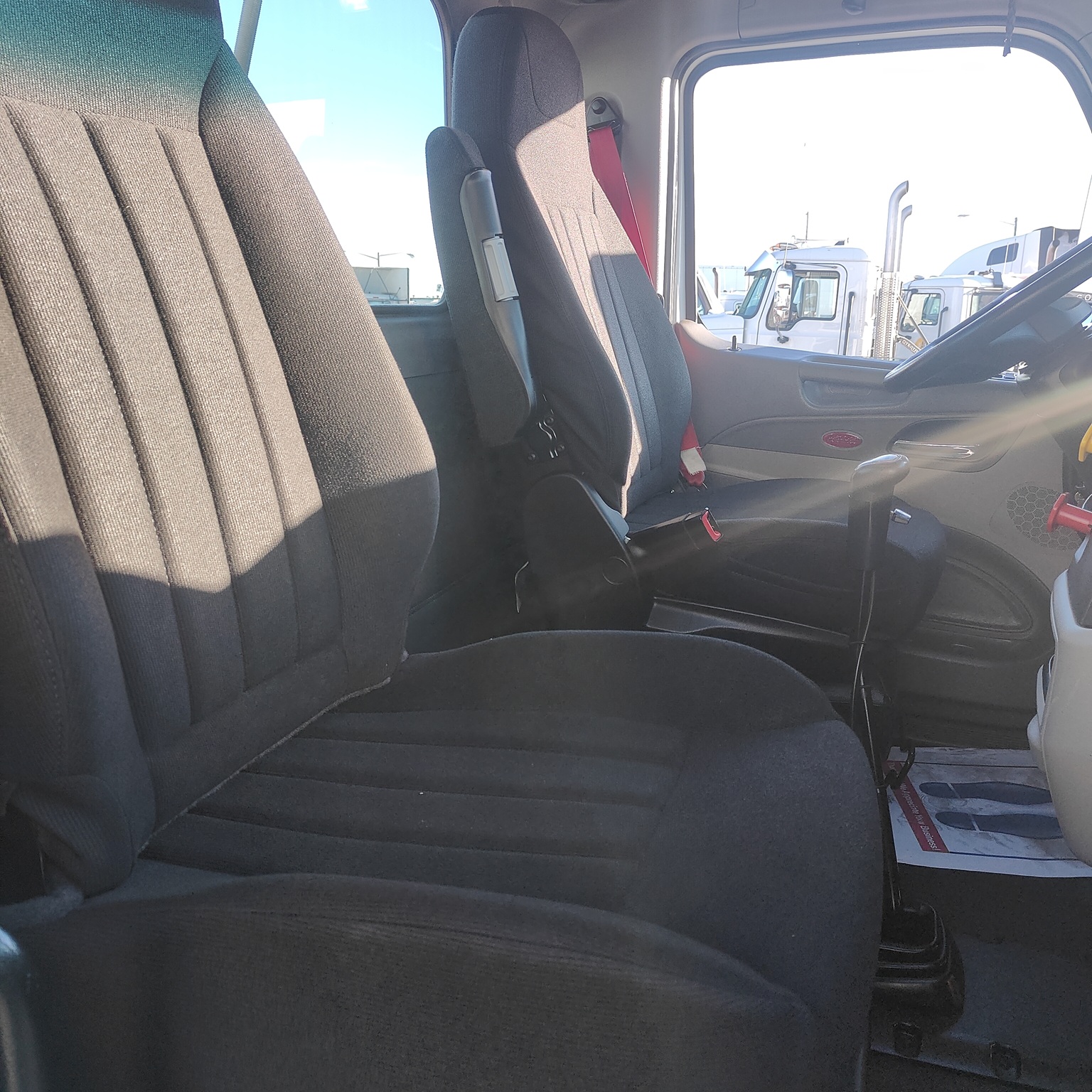 2020 Peterbilt 579 - image 13