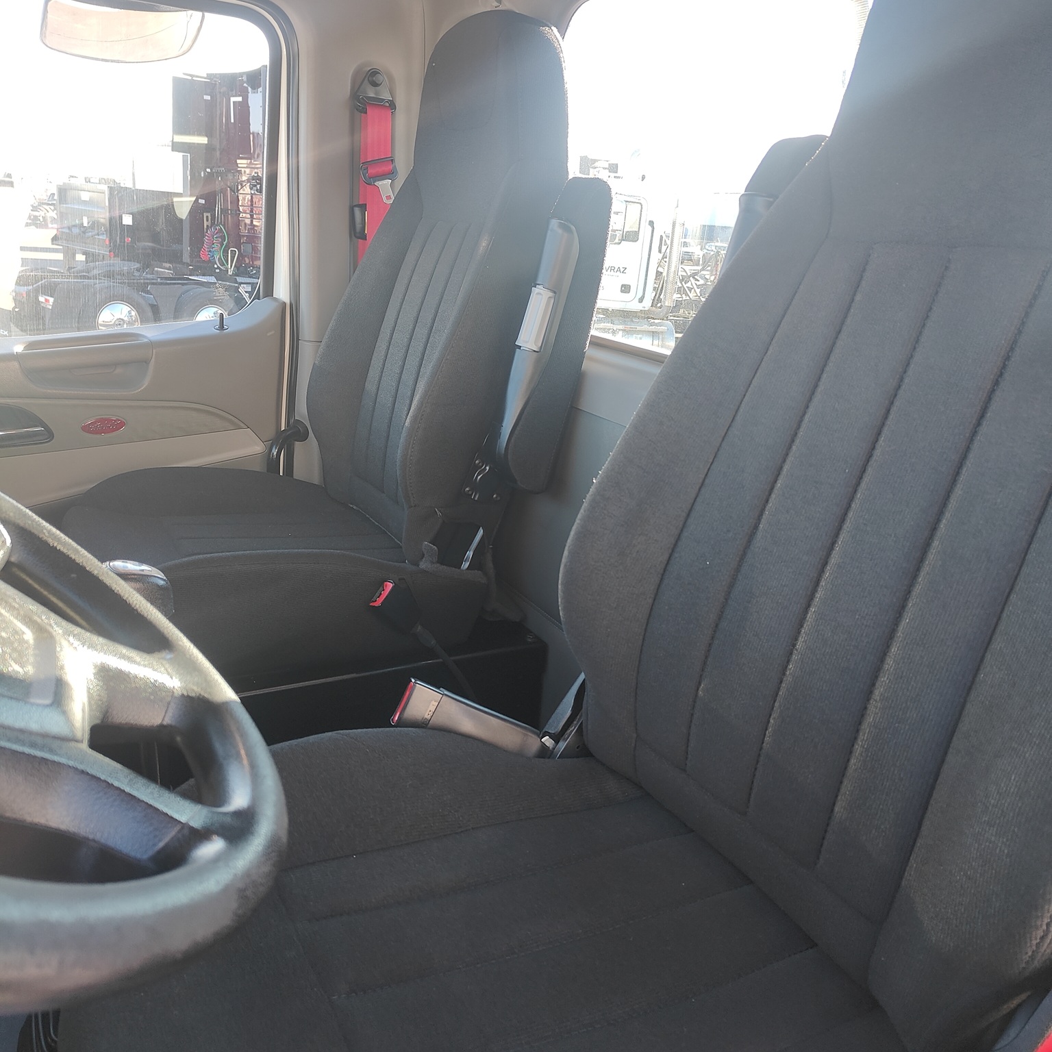 2020 Peterbilt 579 - image 11