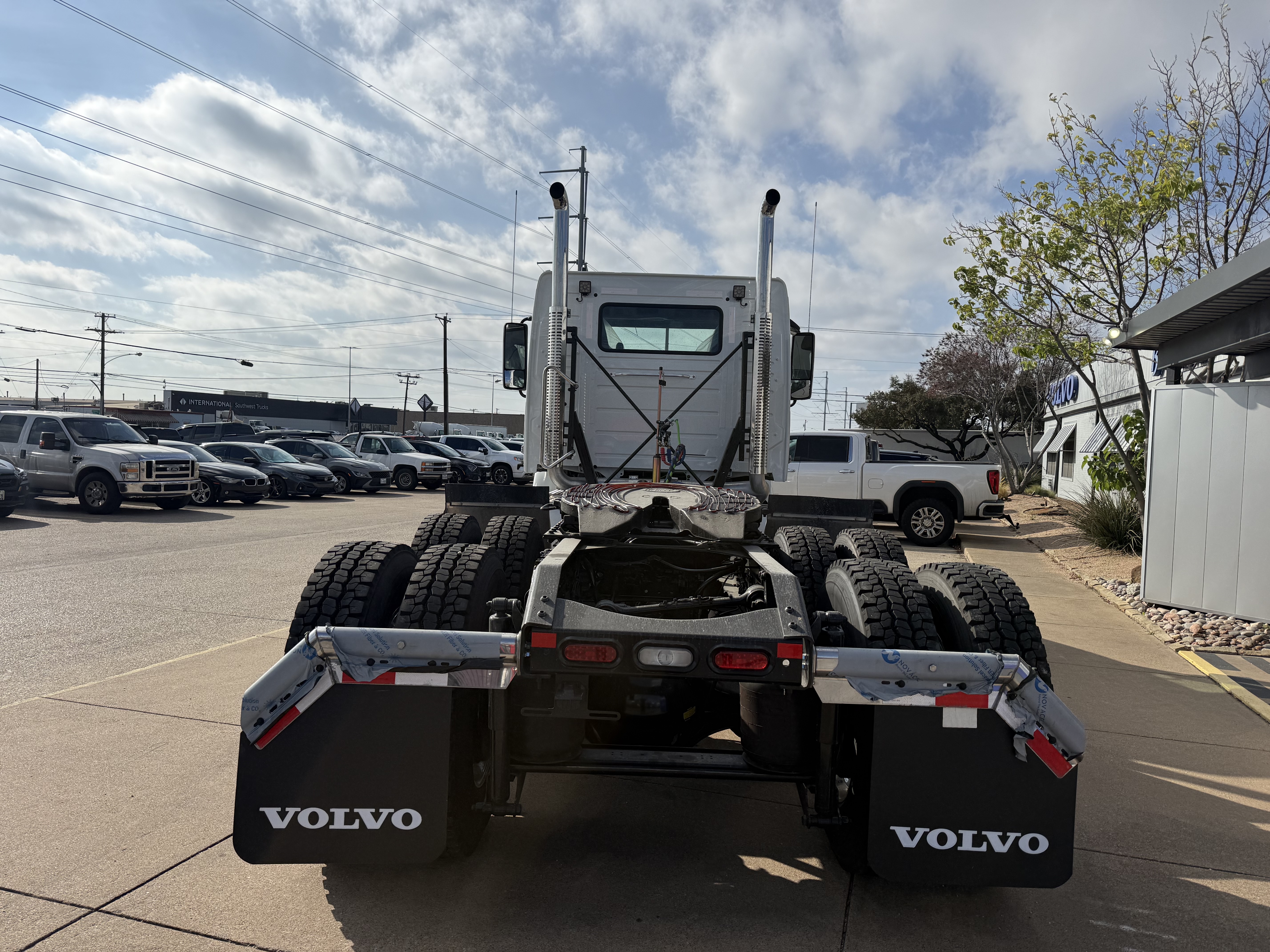 2026 Volvo - image 4