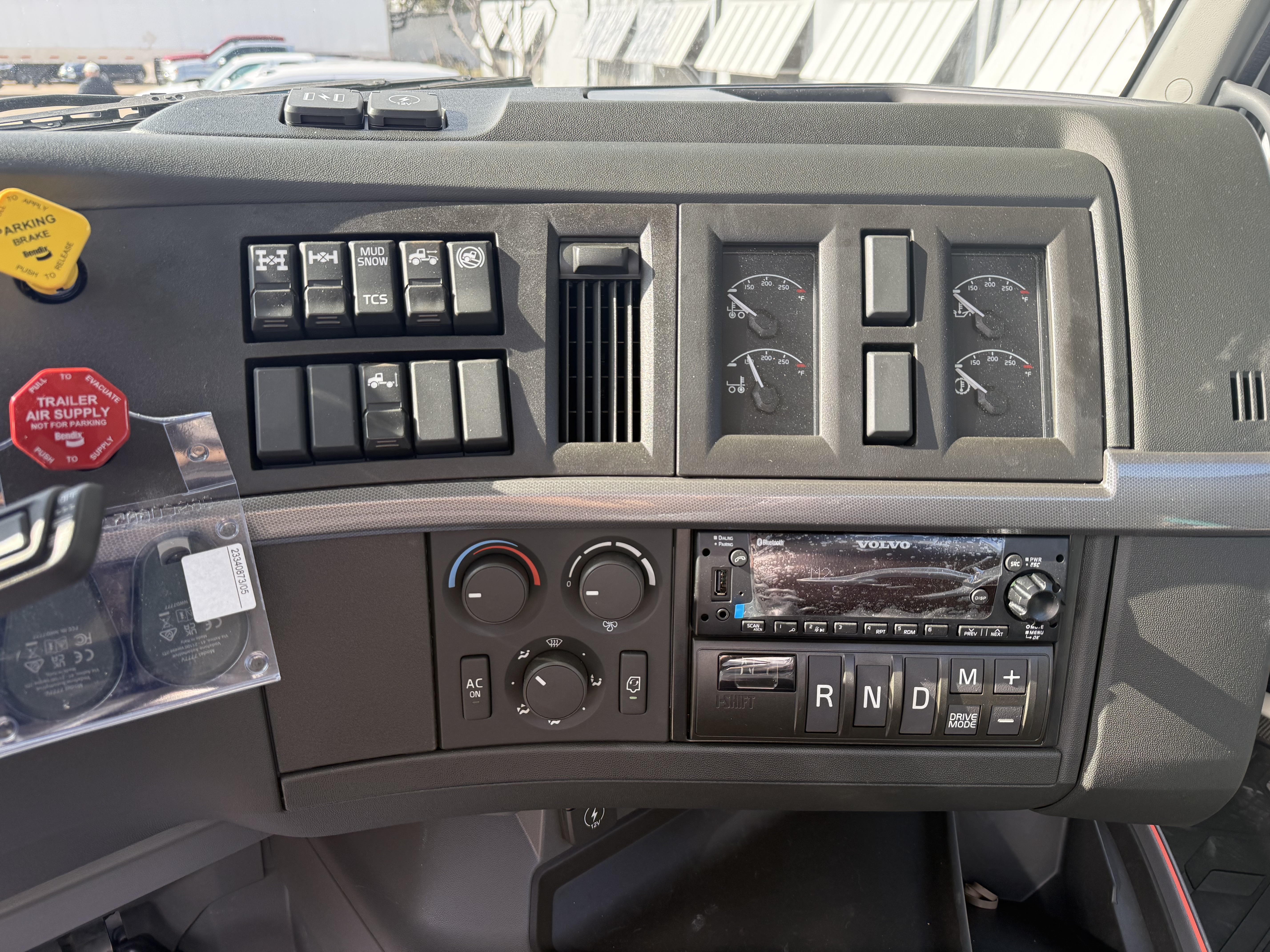 2026 Volvo - image 7