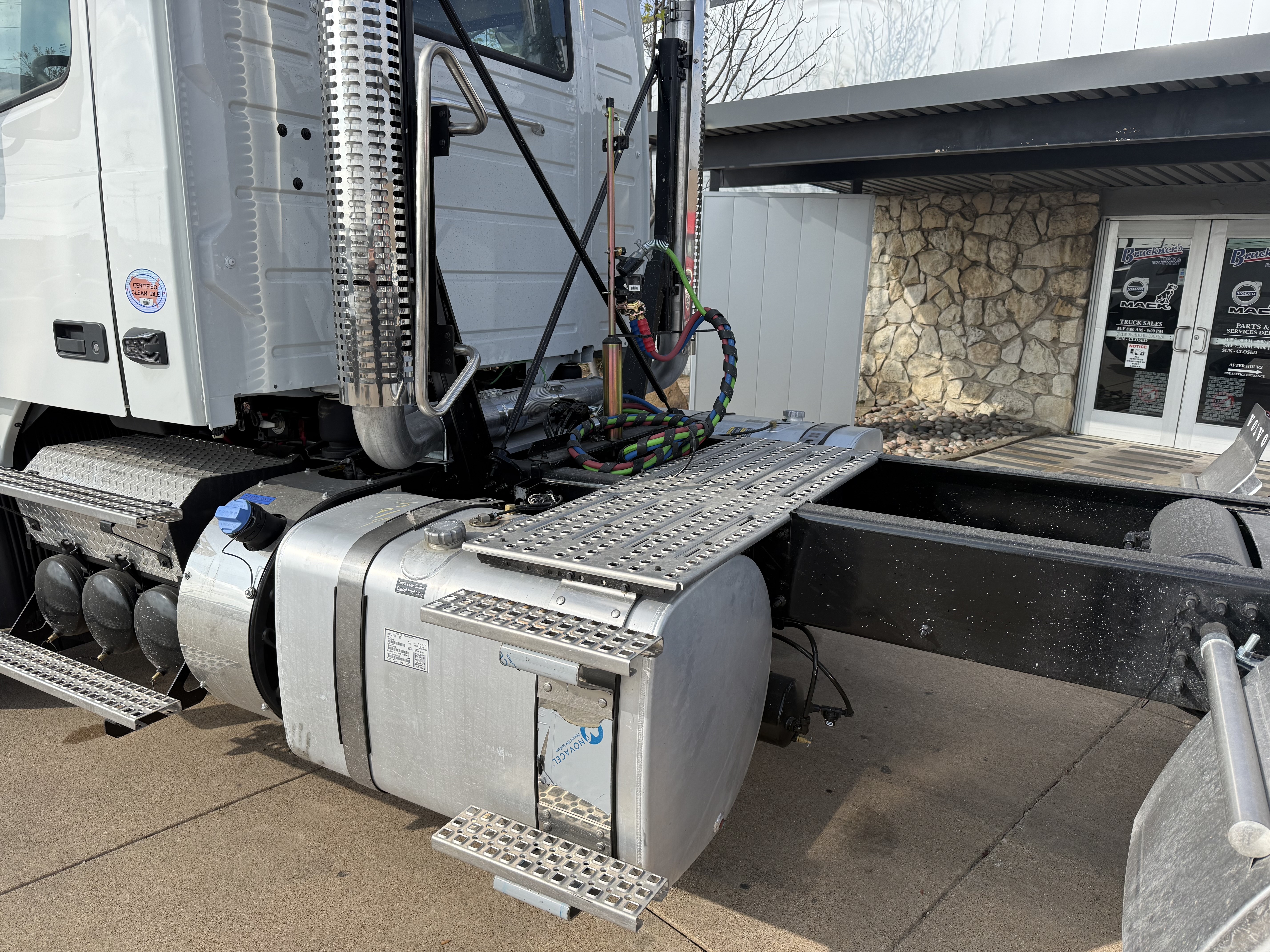 2026 Volvo - image 10