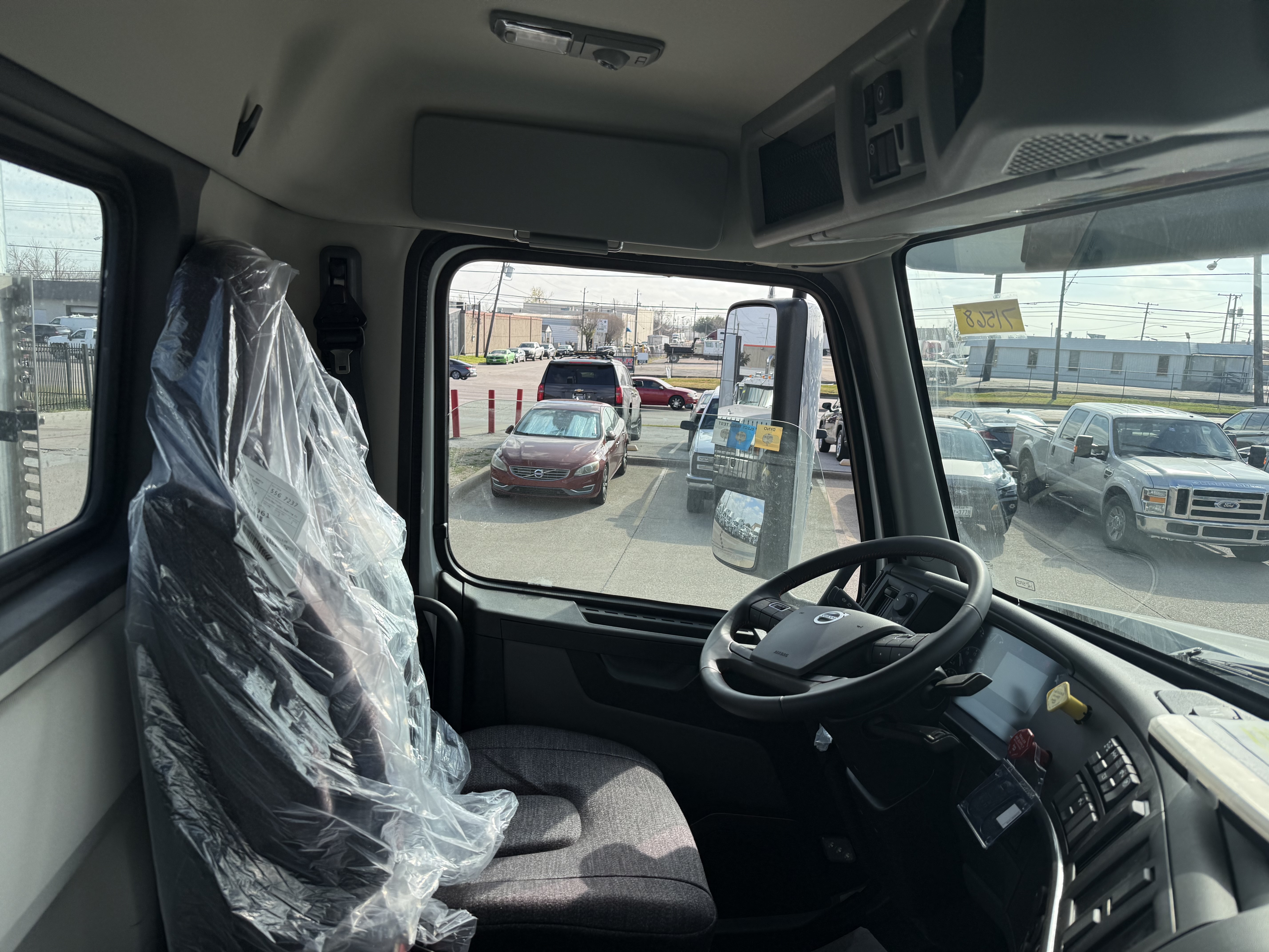 2026 Volvo - image 6