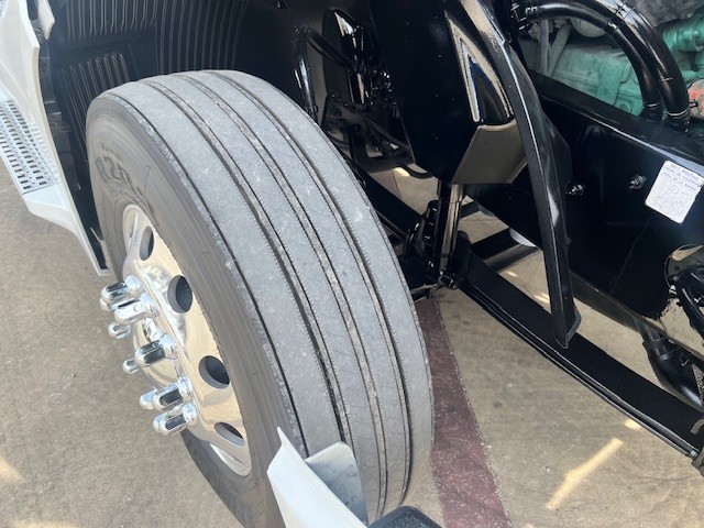 2019 Volvo - image 18