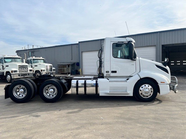 2019 Volvo - image 5