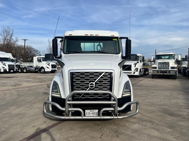 2019 Volvo - image 2