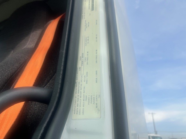 2019 Volvo - image 13