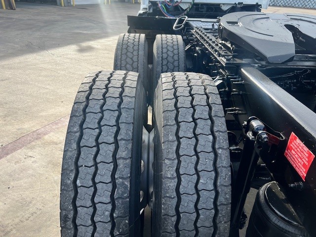 2019 Volvo - image 19